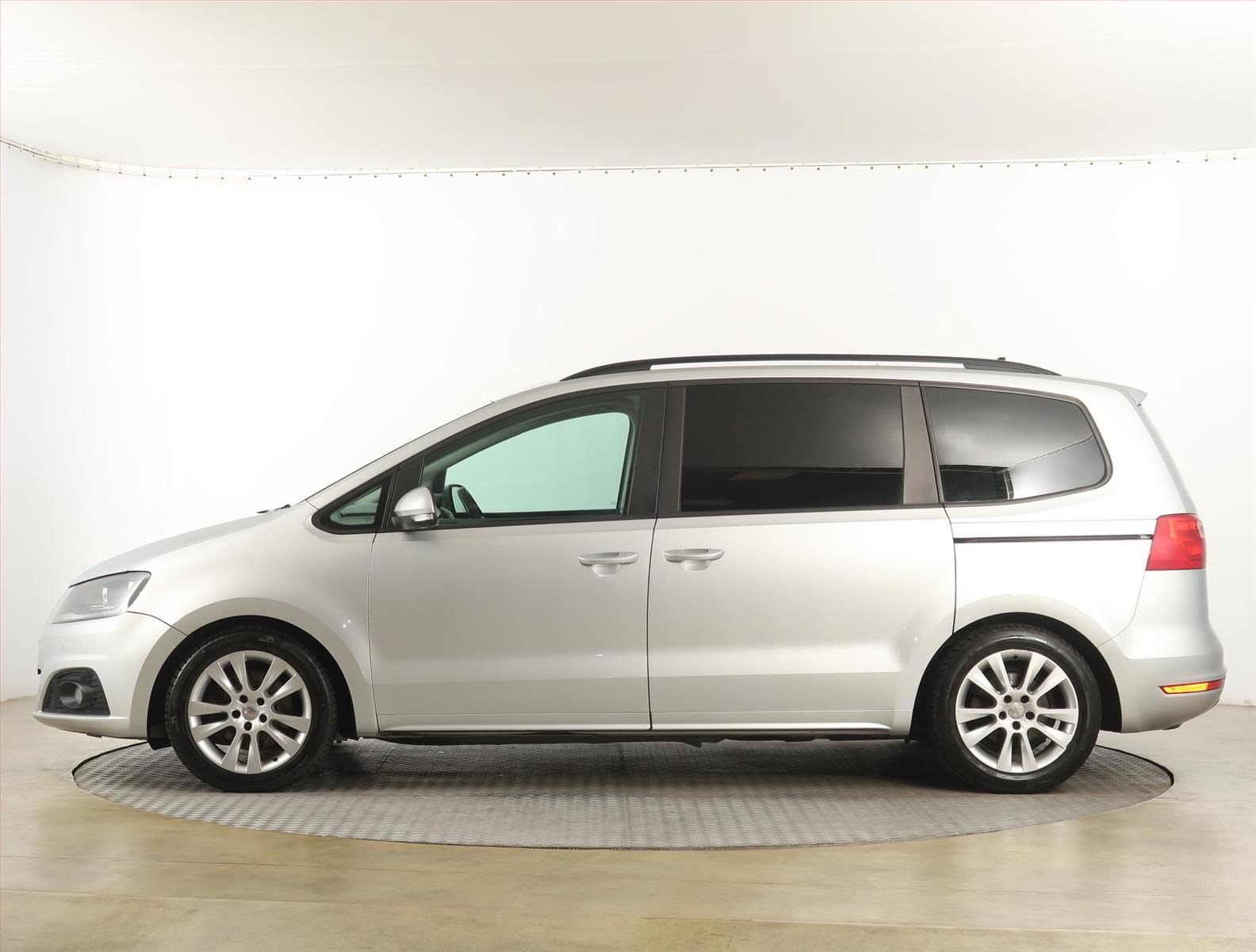 Seat Alhambra, 2.0 TDI, Navi, Kožené sedačky - fotka 3