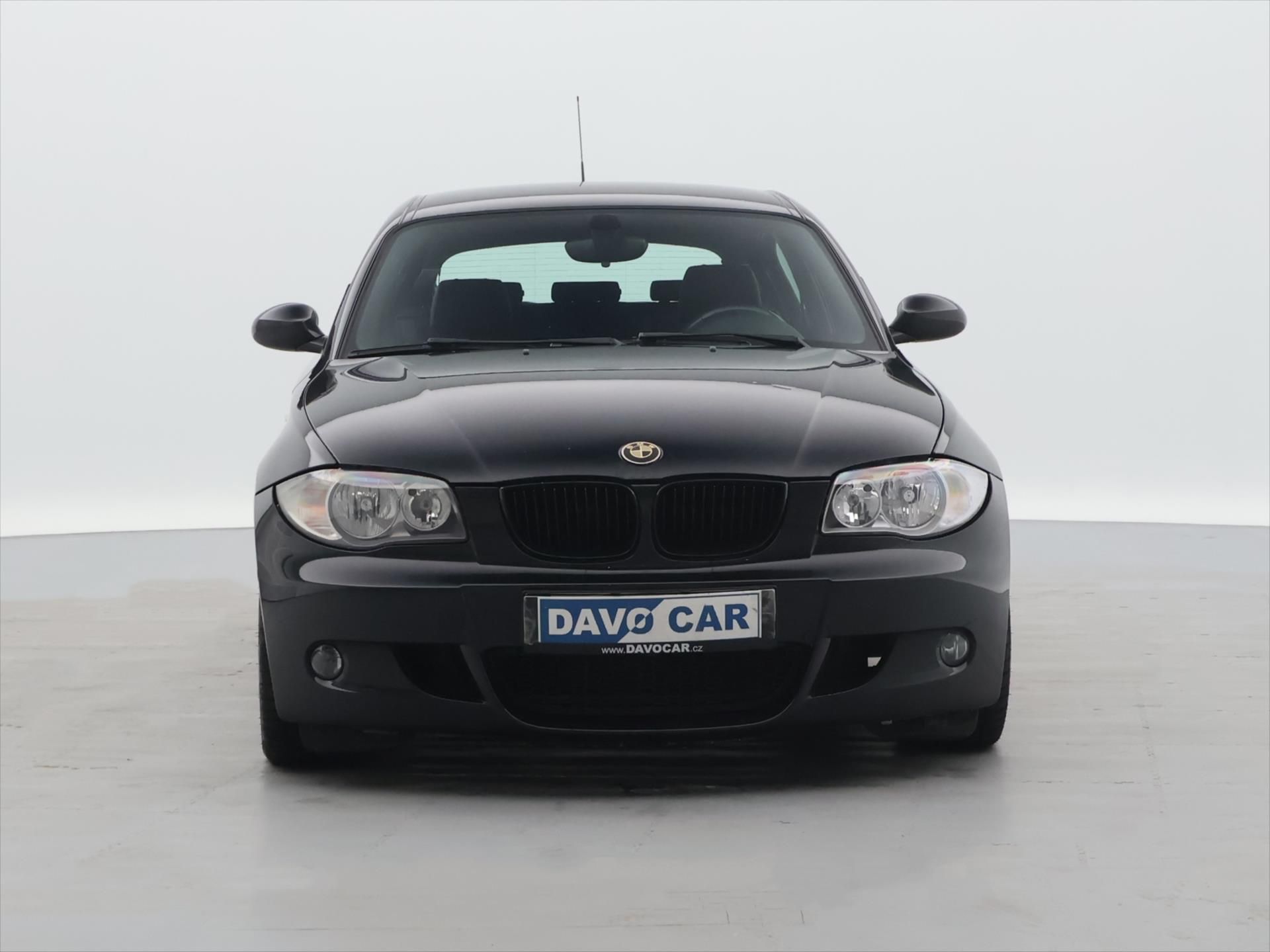 BMW Řada 1, 3,0 130i 209kW Aut.Klima - fotka 2