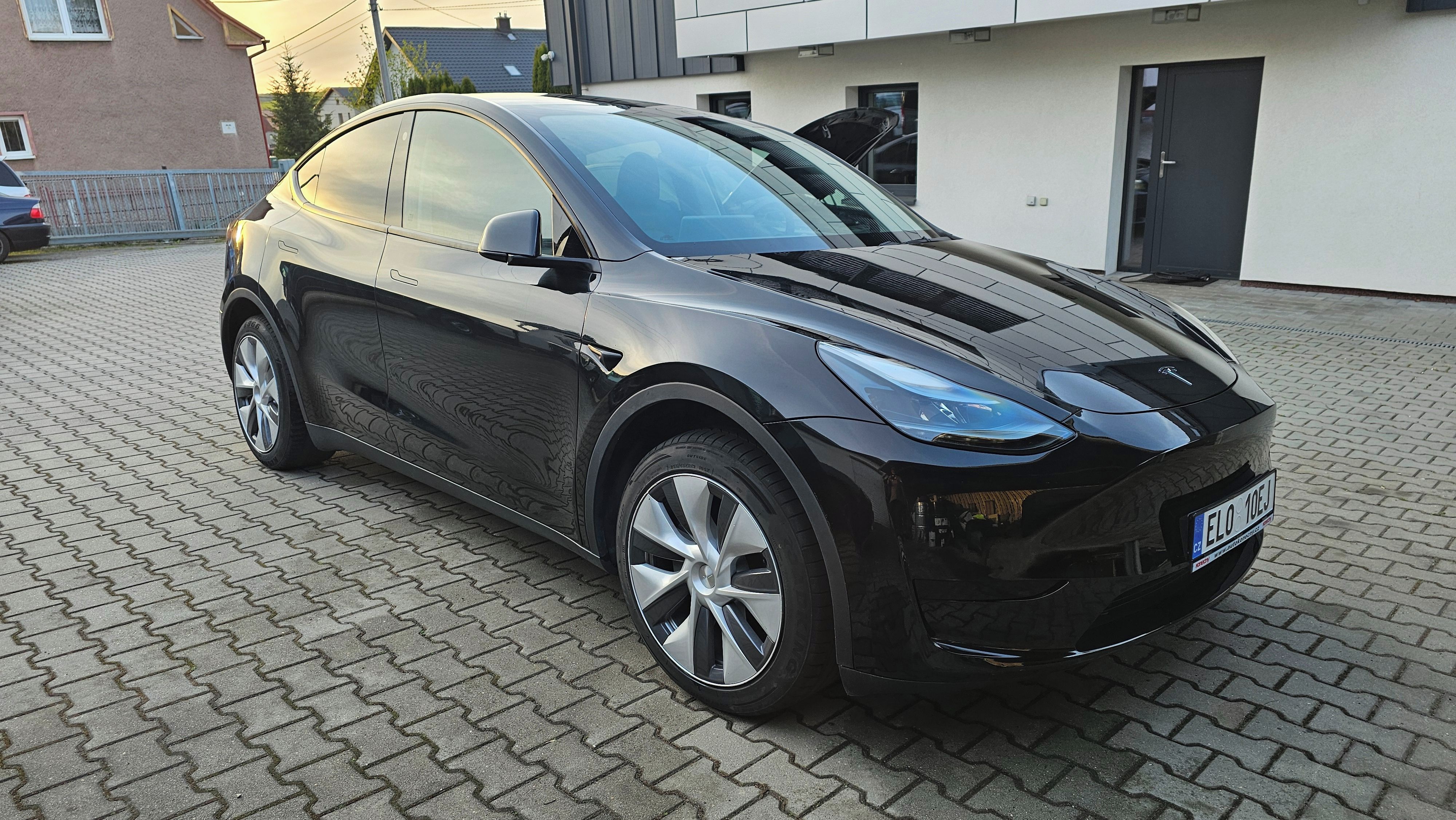 Tesla Model Y, LFP RWD 94% SoH ihned k odběru - fotka 3