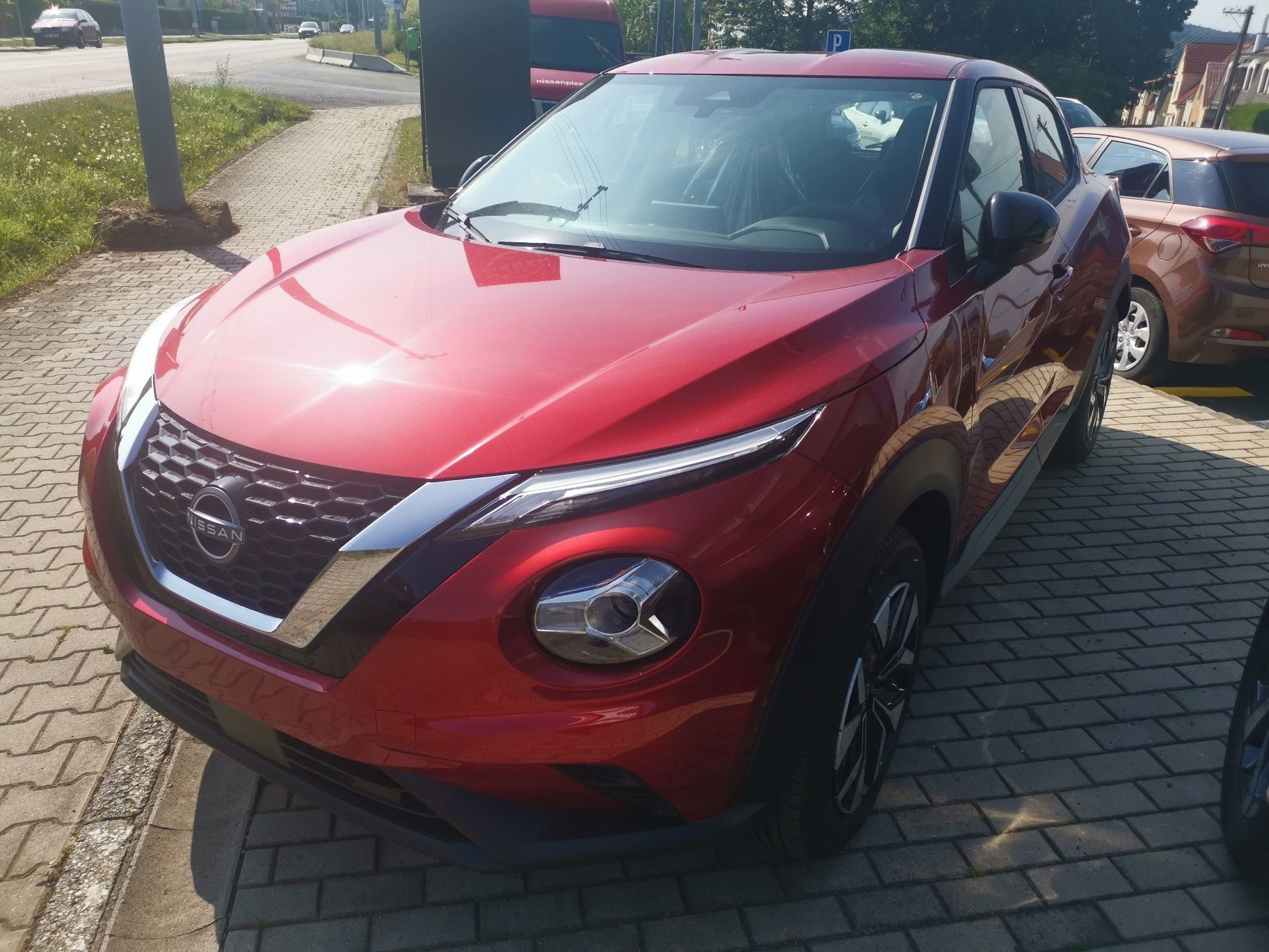 Nissan Juke, 1,0 DiG-T Accenta + Comfort p - fotka 2