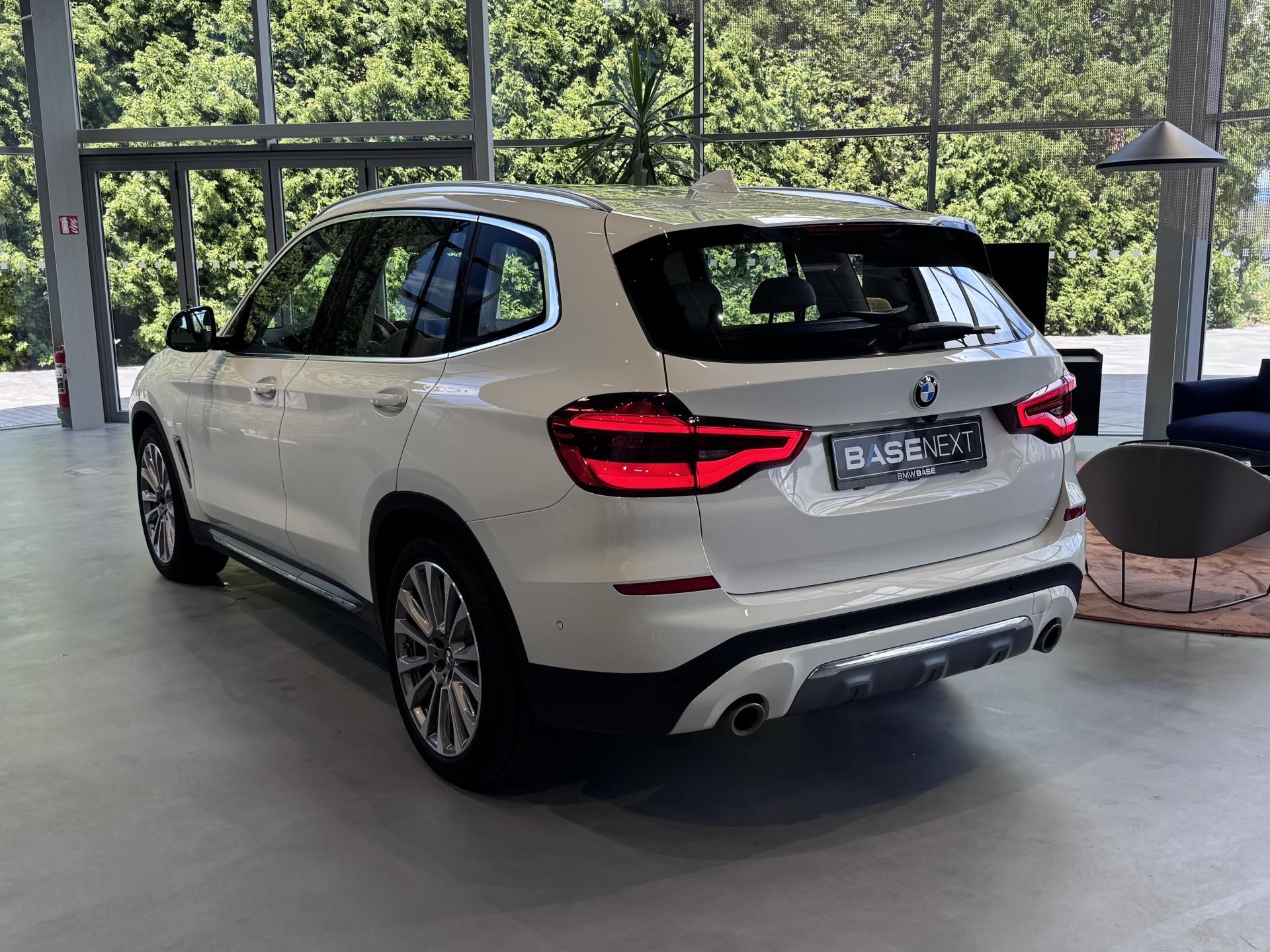 BMW X3, xDrive30i Luxury Line - fotka 4