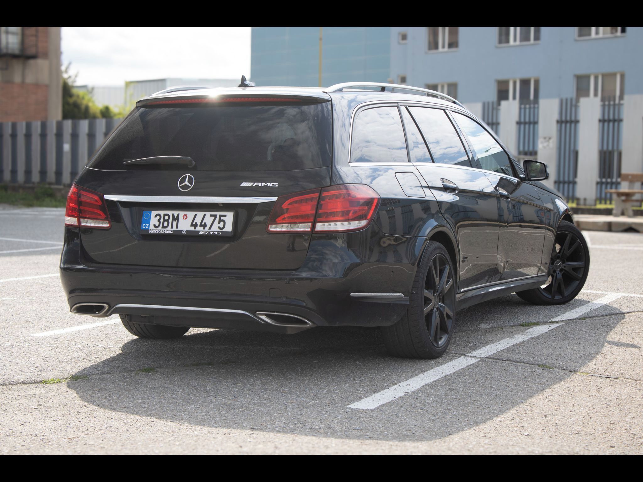 Mercedes-Benz Třídy E, AMG paket, 100% stav. - fotka 5