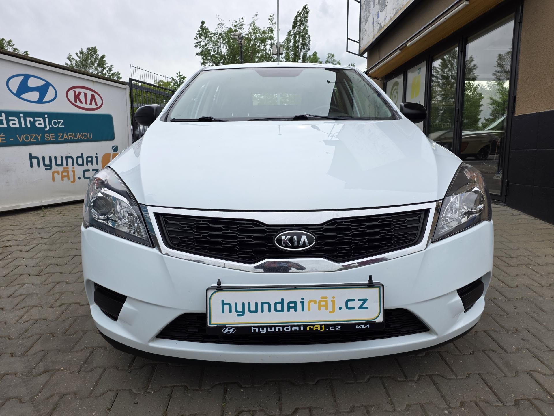 Kia Cee´d, 1.4-NÍZKÉ KM-COMFORT VÝBAVA