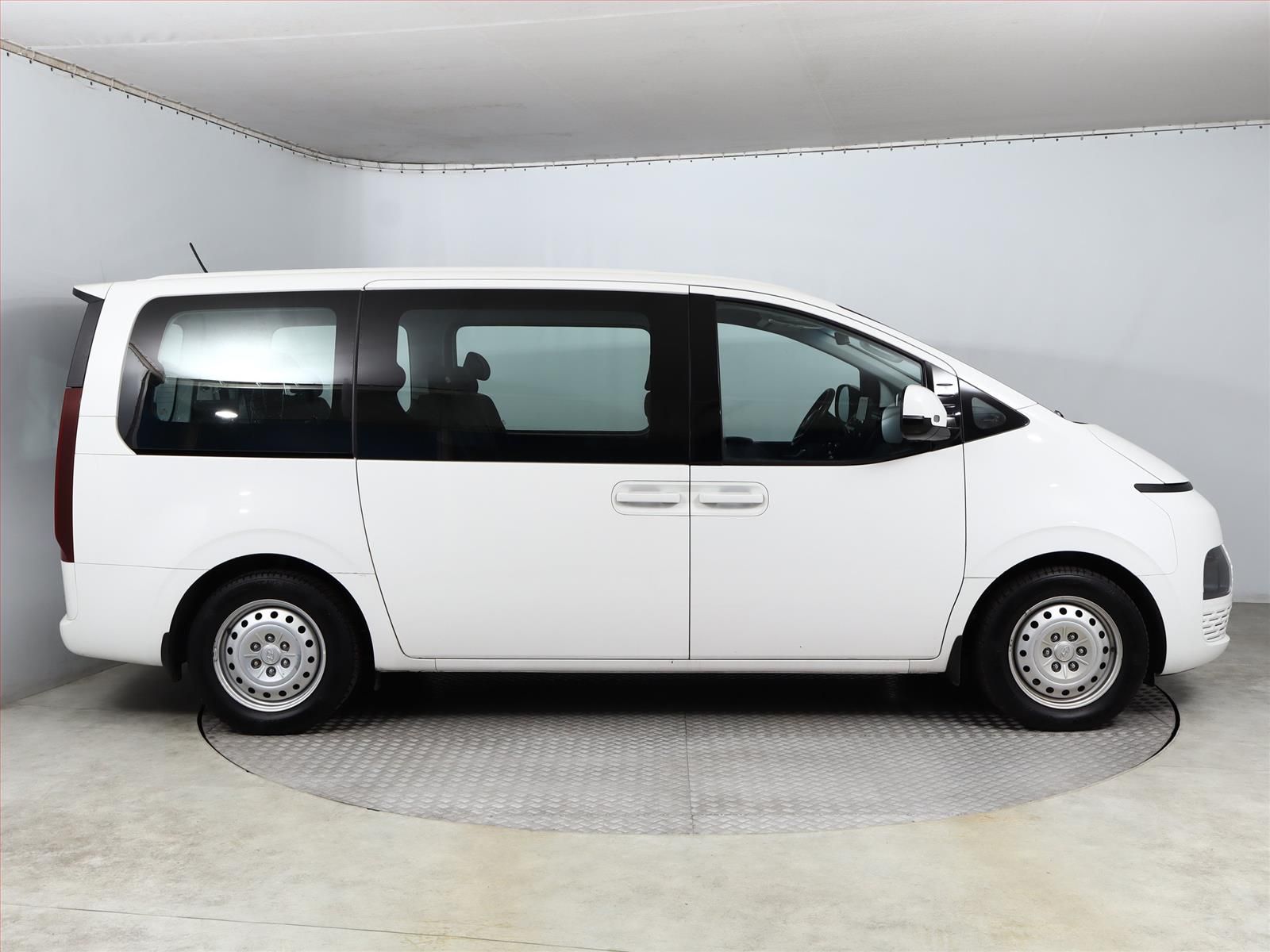 Hyundai Staria, 2.2 CRDi, Klima, ČR, 1Maj, DPH - fotka 6