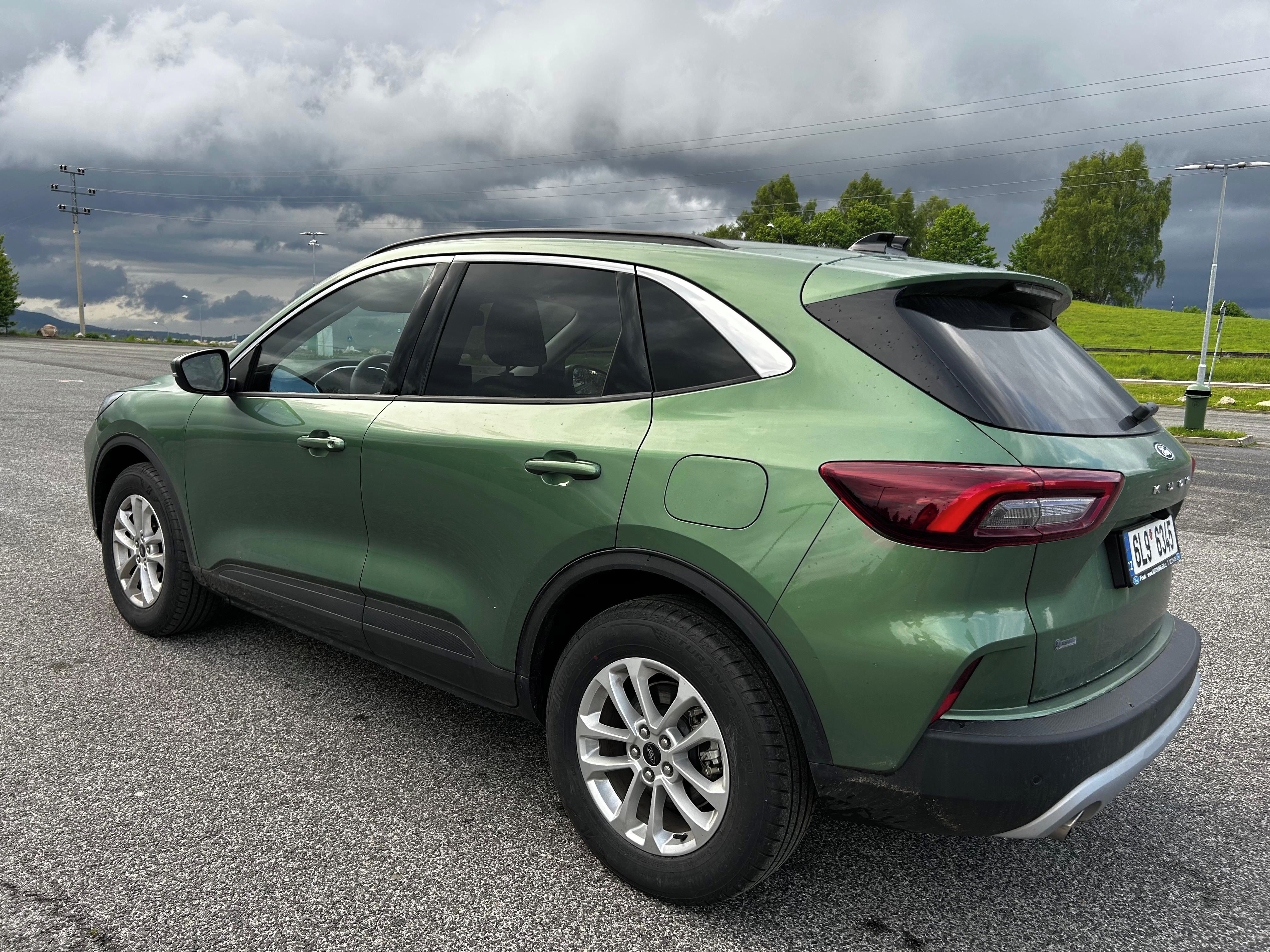 Ford Kuga, Titanium 2.5 HEV 132kW - fotka 4