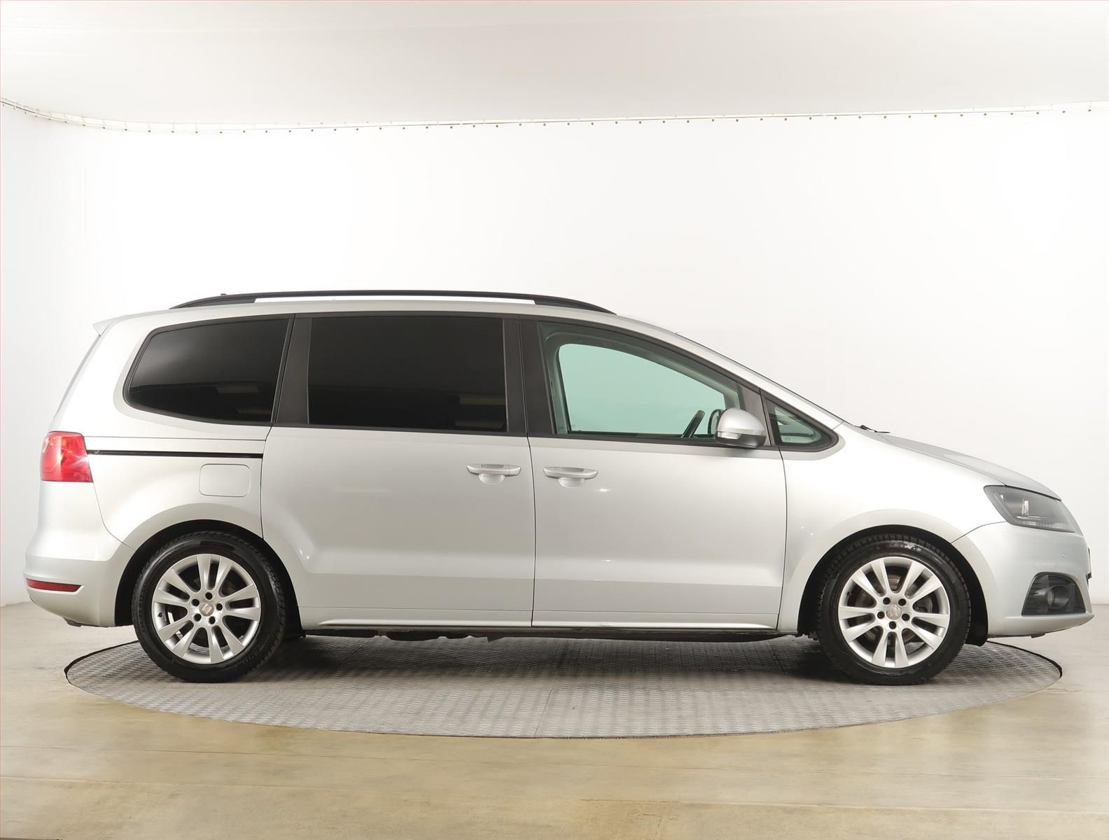 Seat Alhambra, 2.0 TDI, Navi, Kožené sedačky - fotka 6