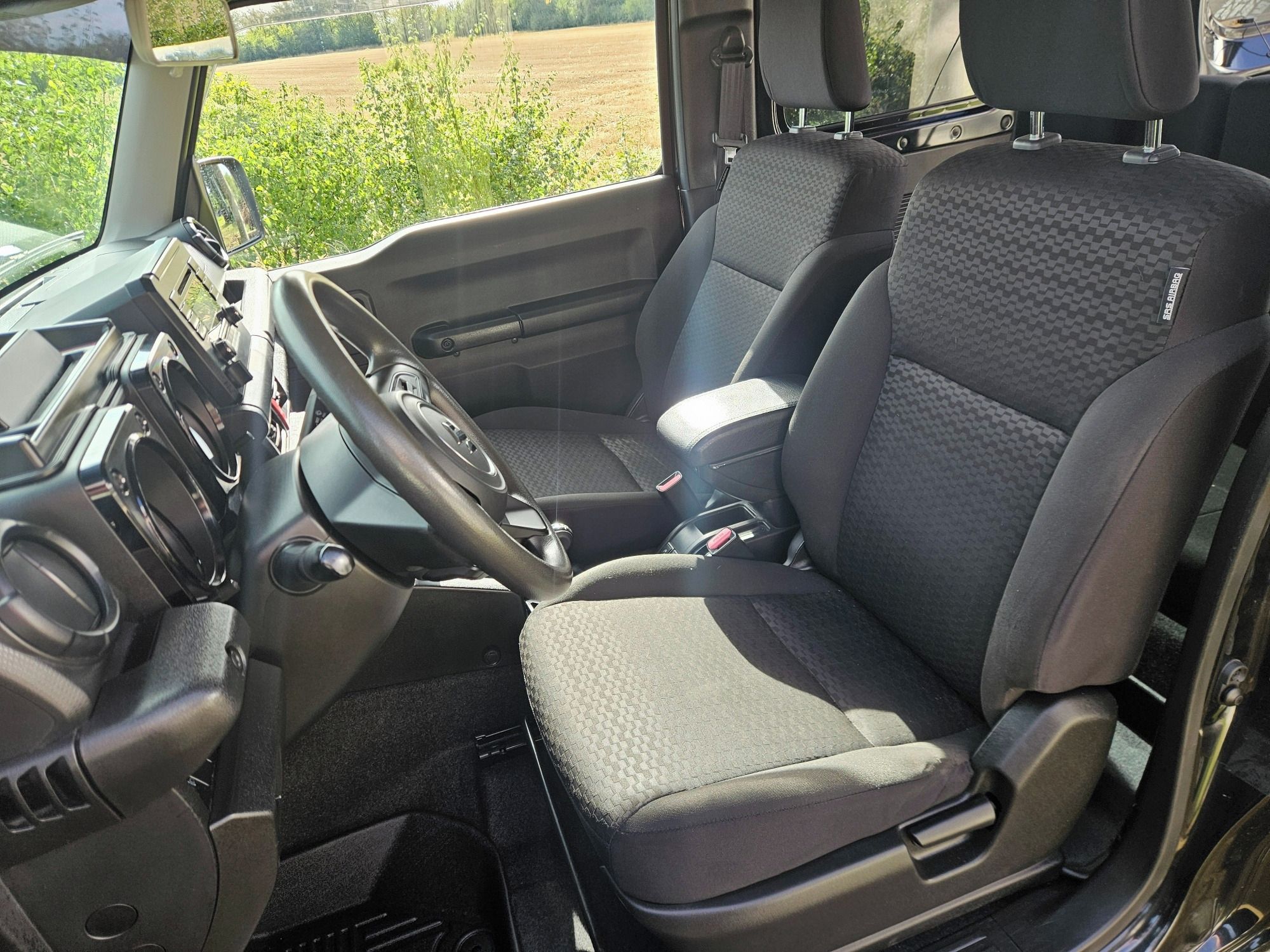 Suzuki Jimny, 1.5i 4x4, AUTOMAT, 4 místa,DPH - fotka 6