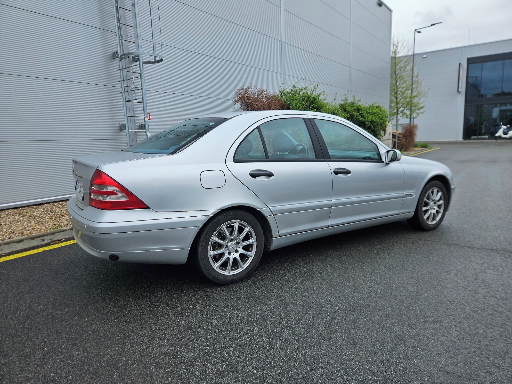 Mercedes-Benz Třídy C, C 180 - fotka 3