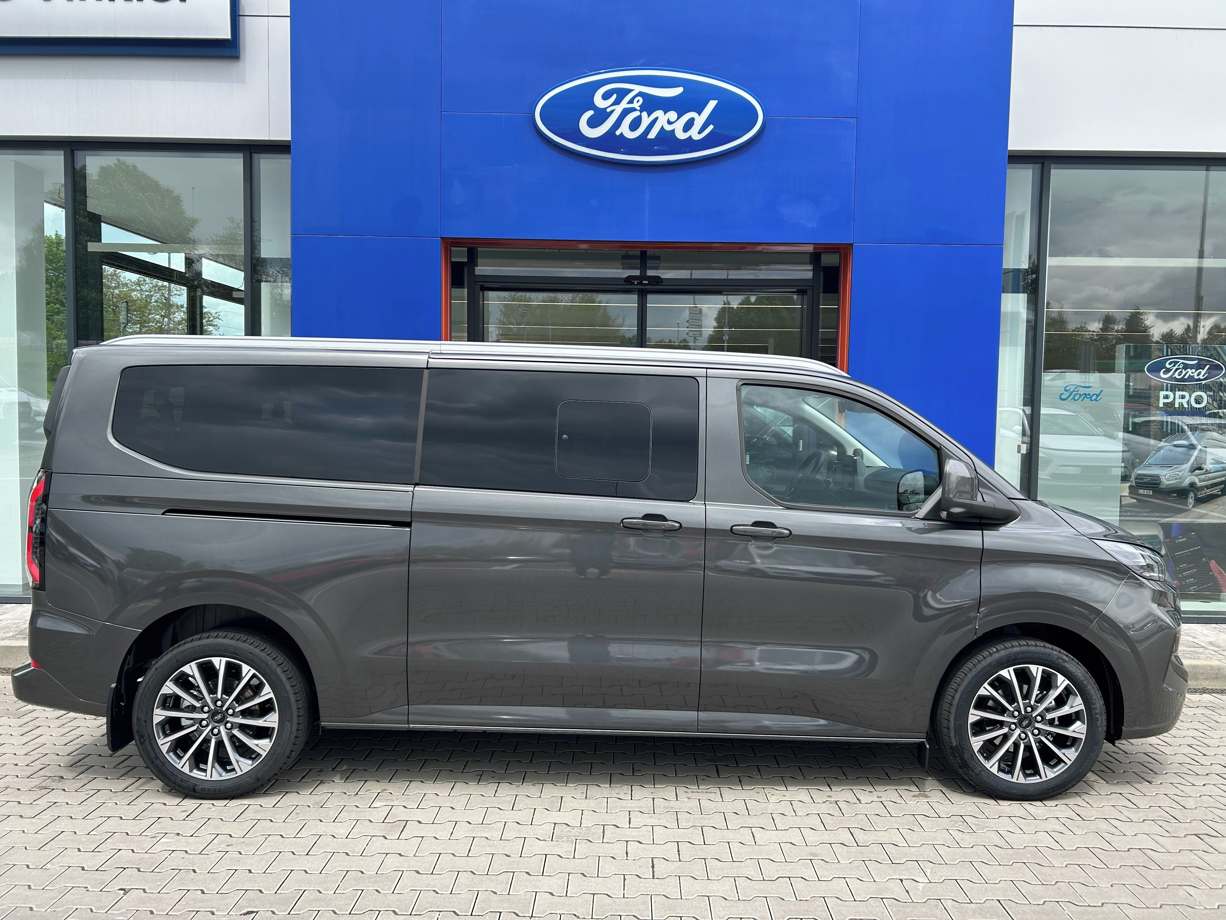 Ford Tourneo Custom, Titanium X L2 2.0EcoBlue 125kW - fotka 4