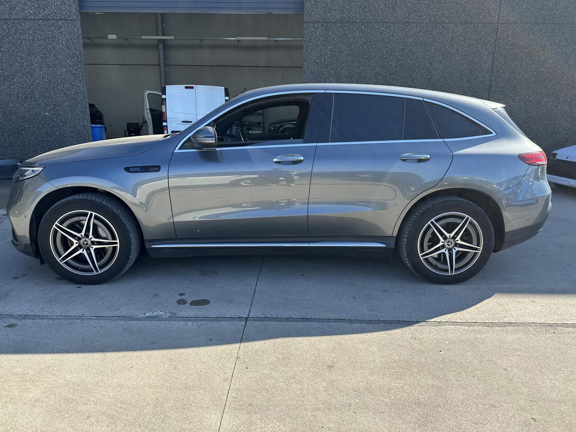 Mercedes-Benz EQC, 400 4Matic 85 kWh - fotka 6