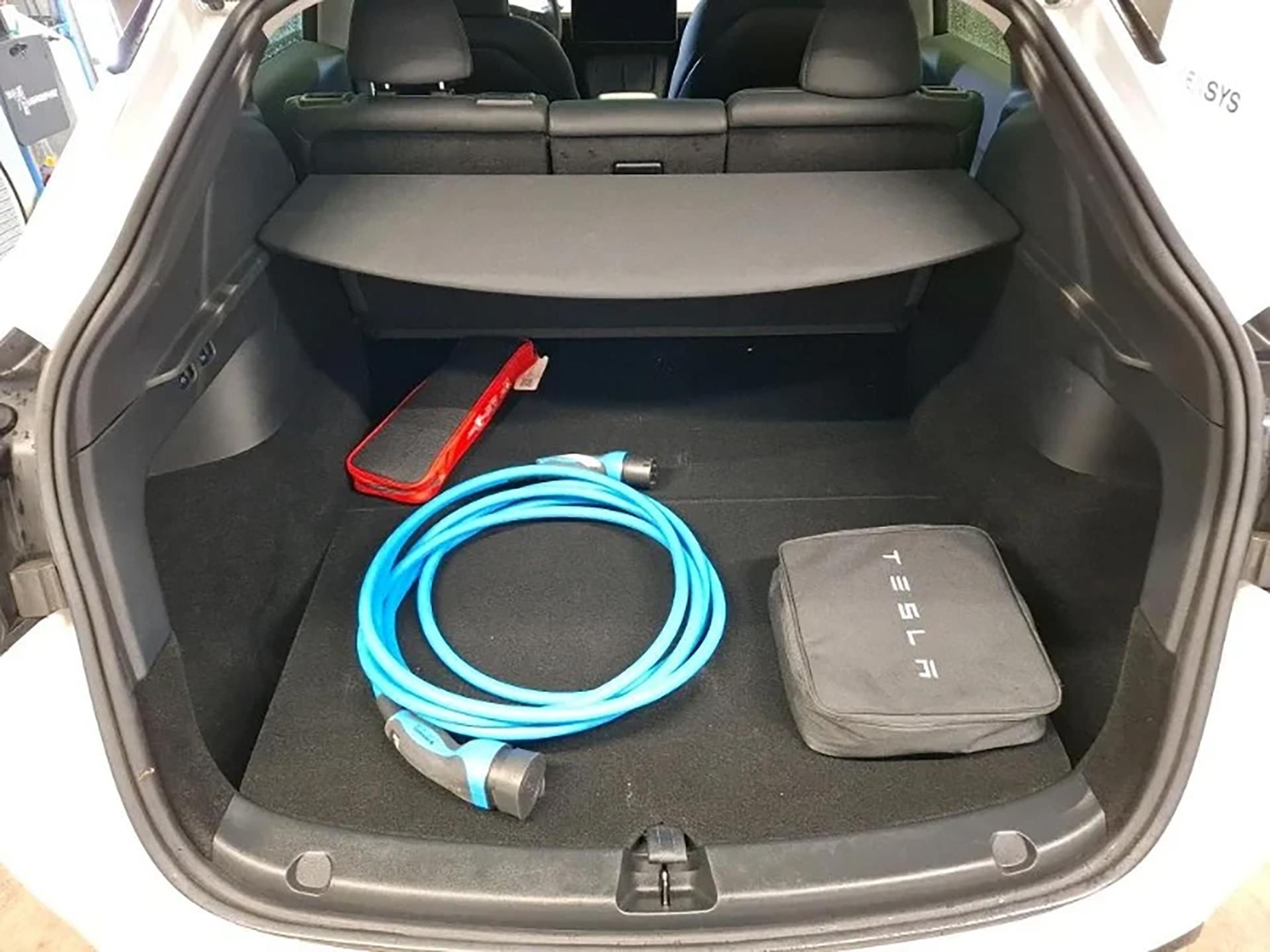 Tesla Model Y, Long Range Dual Motor 4×4 - fotka 5
