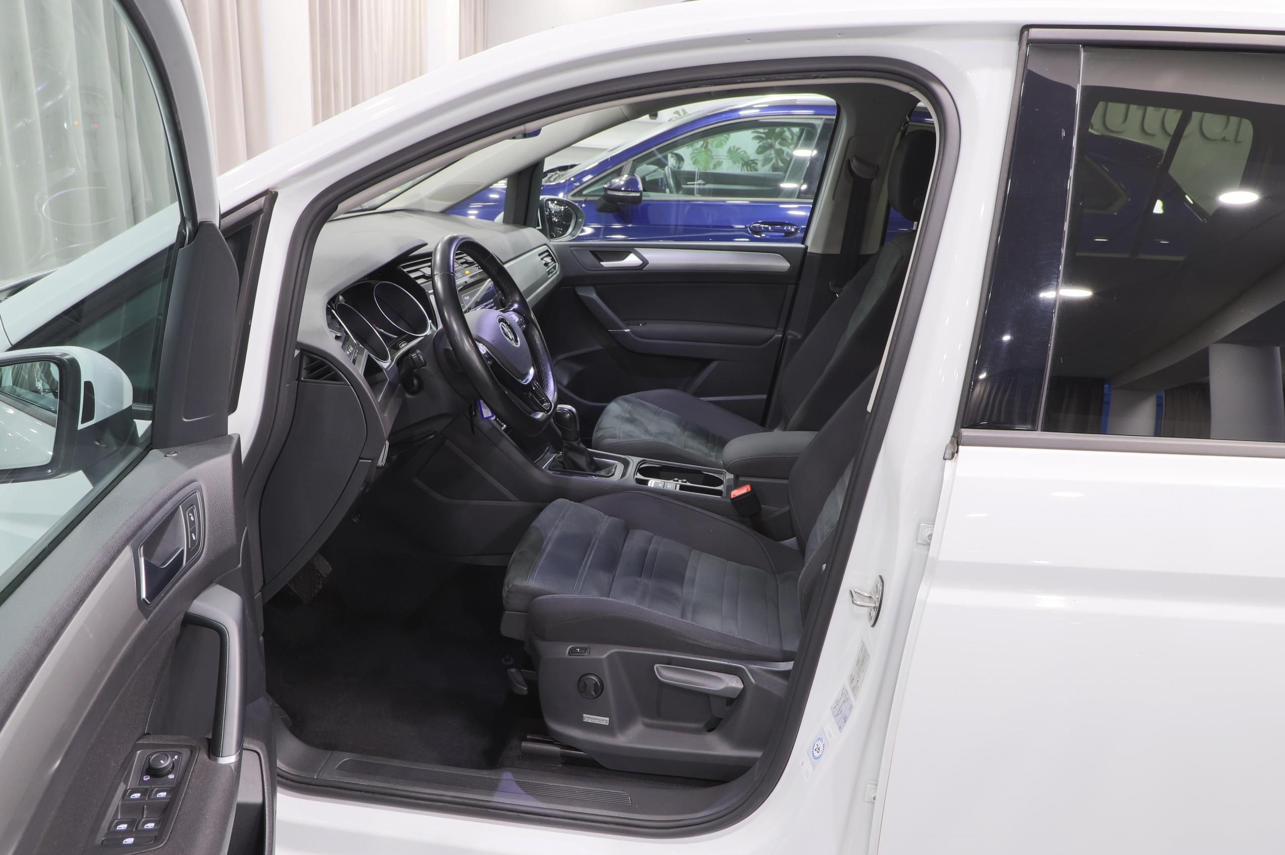 Volkswagen Touran, 2.0 TDI 110kW DSG / 2x sada AL - fotka 6