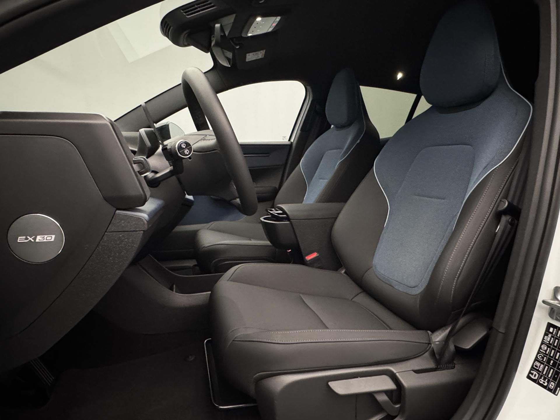 Volvo EX30, PURE ELECTRIC EXTENDED PLUS - fotka 4