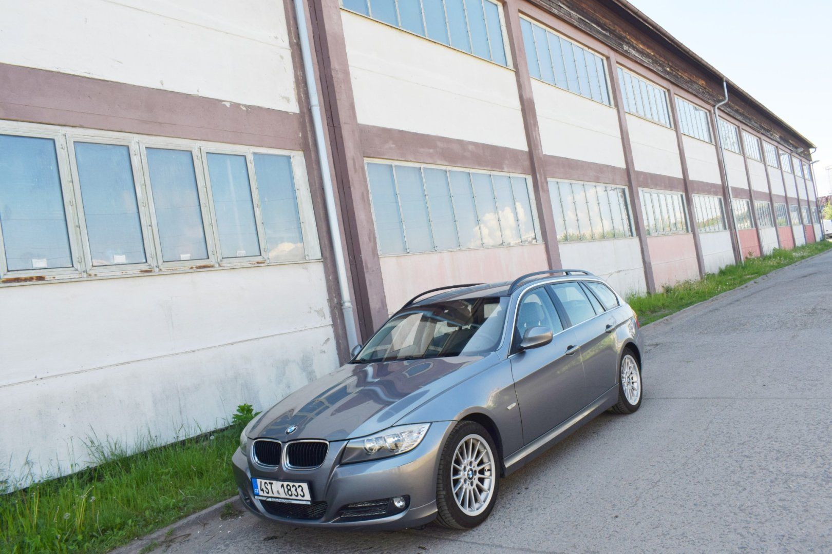BMW Řada 3, 320i E91 125KW 2009/MANUÁL/ - fotka 2