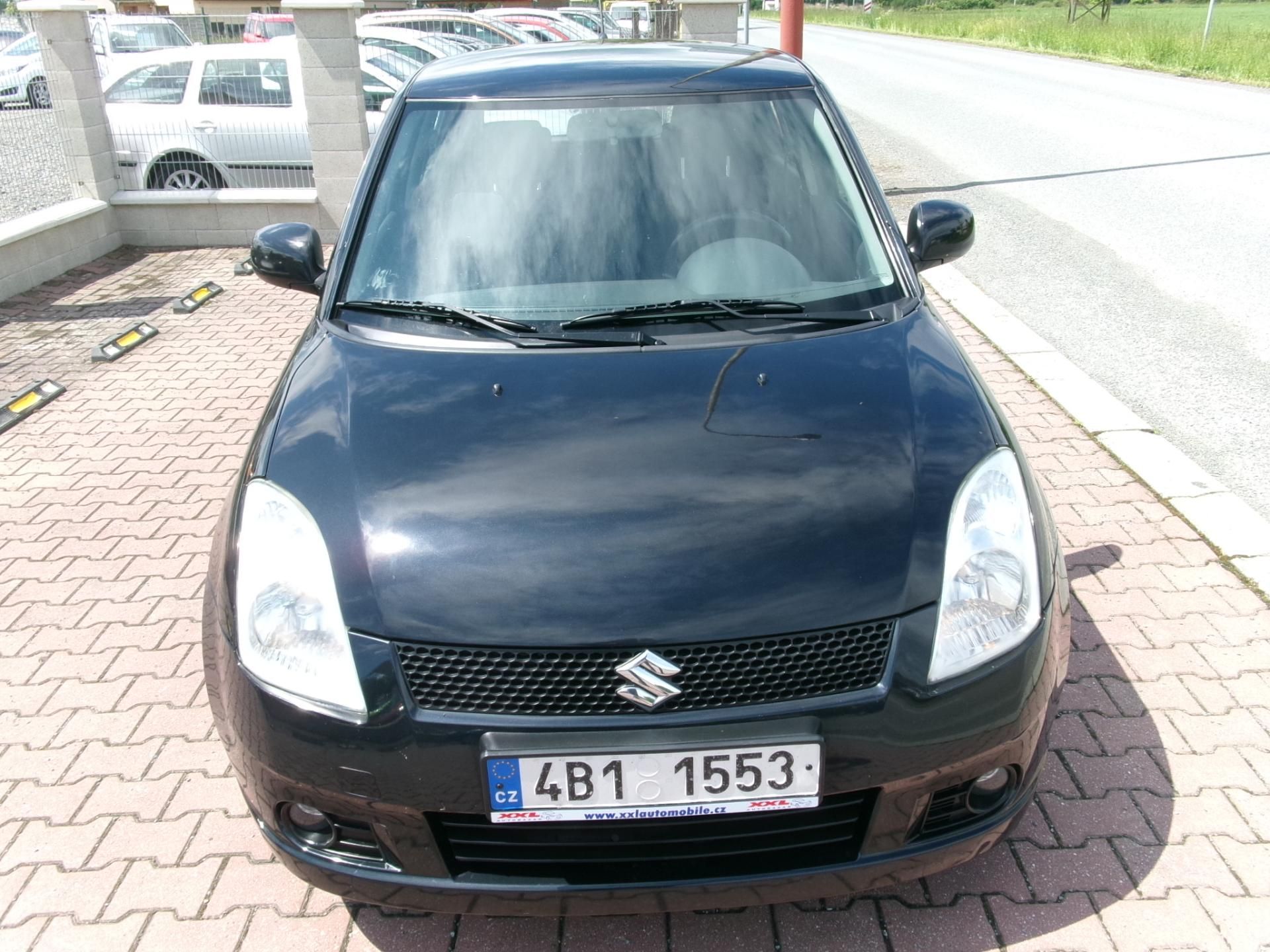Suzuki Swift, 1,3i KLIMA VÝHŘEV ČR - fotka 4