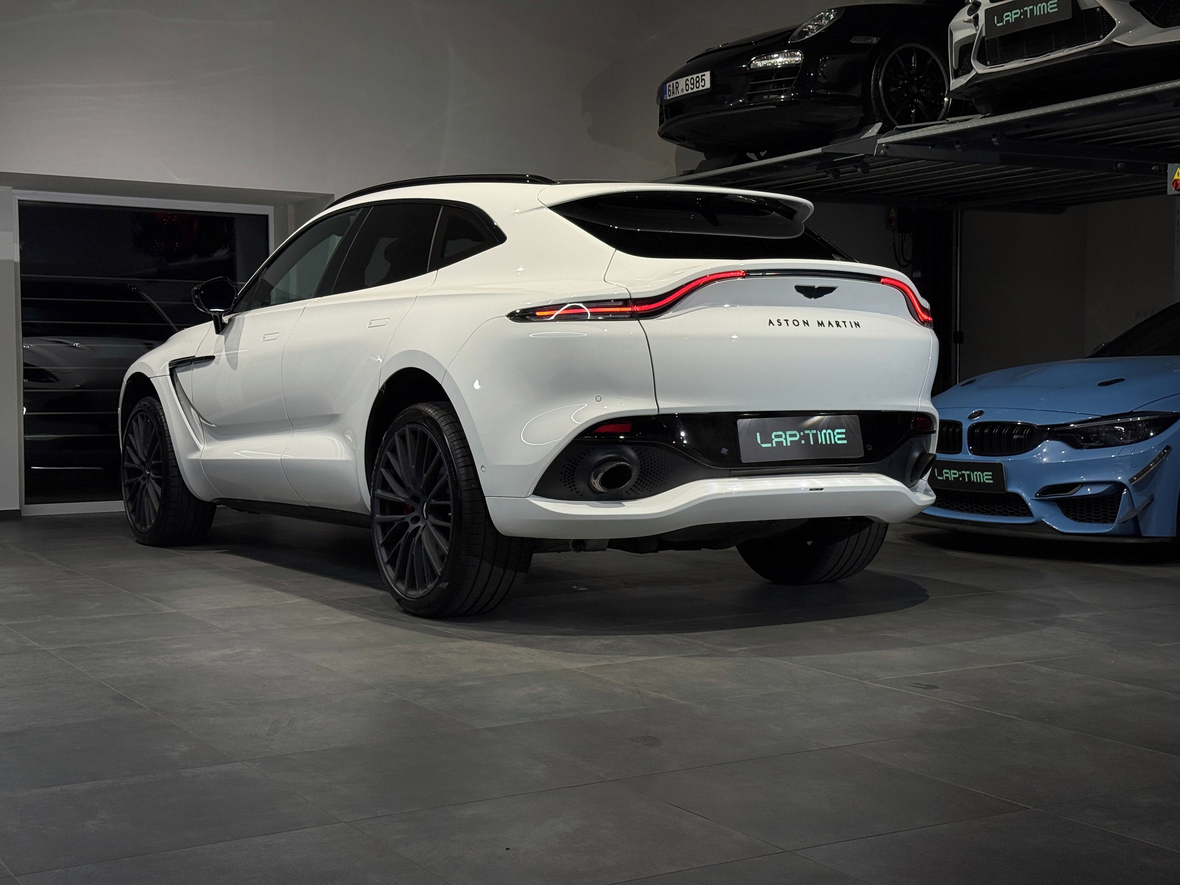 Aston Martin DBX, 405kW*Carbon*Alcantar*Tažné - fotka 3