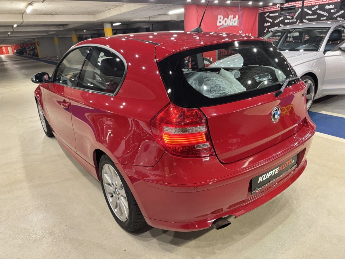 BMW Řada 1, 2,0 118i  SPORT - fotka 3