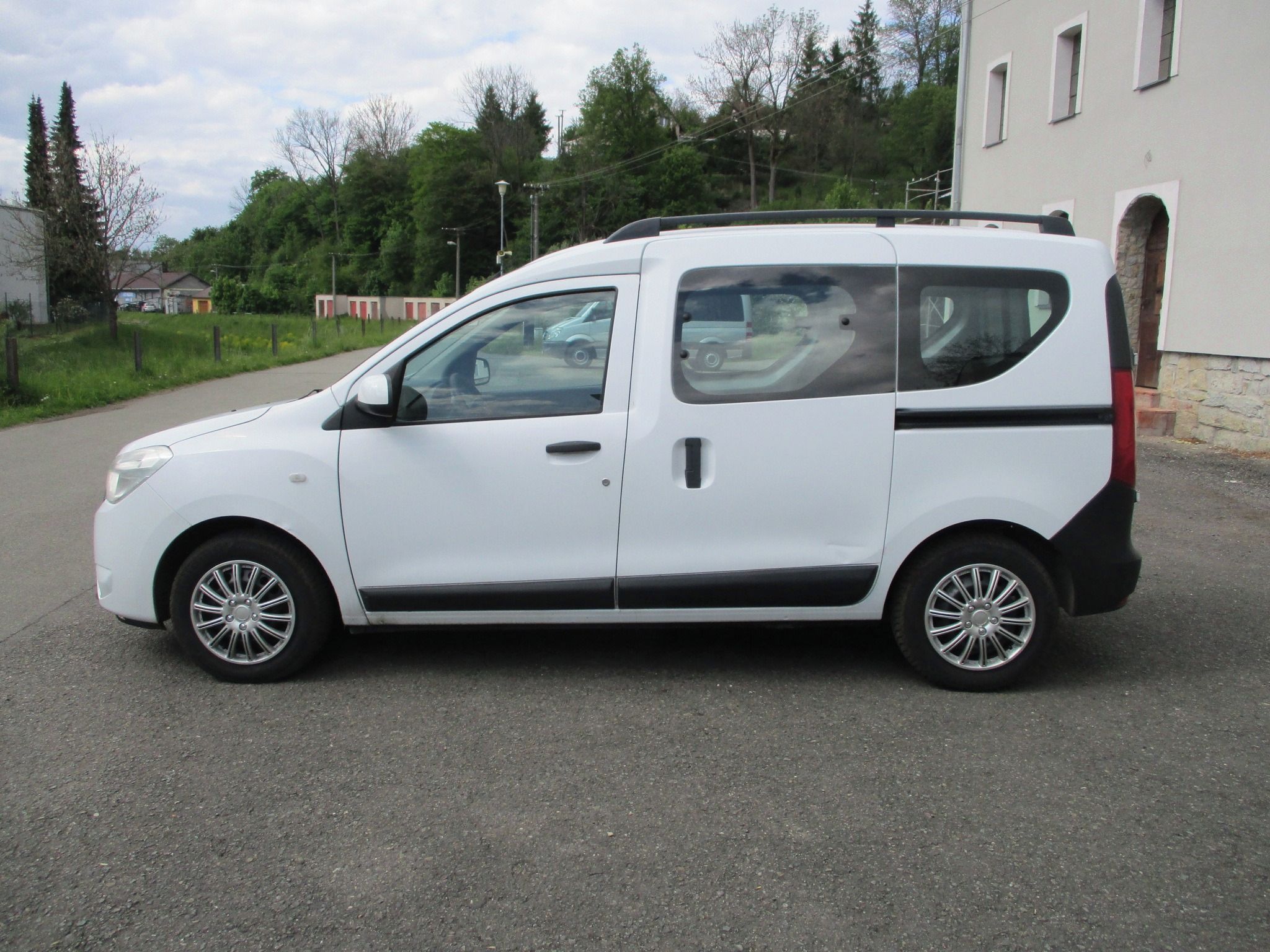 Dacia Dokker, 1.6 i - 5 míst, nové STK - fotka 2
