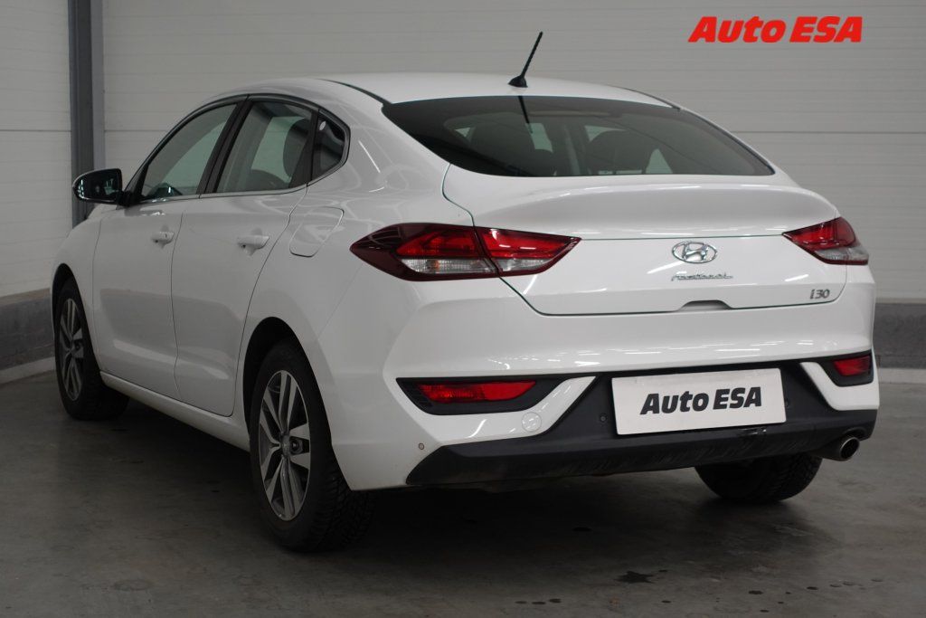 Hyundai i30, 1.6CRDi Fastback,ČR - fotka 6
