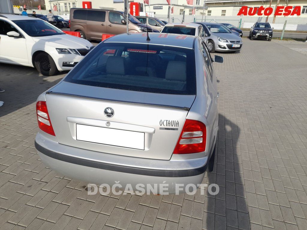 Škoda Octavia, 1.4MPI,AC - fotka 2