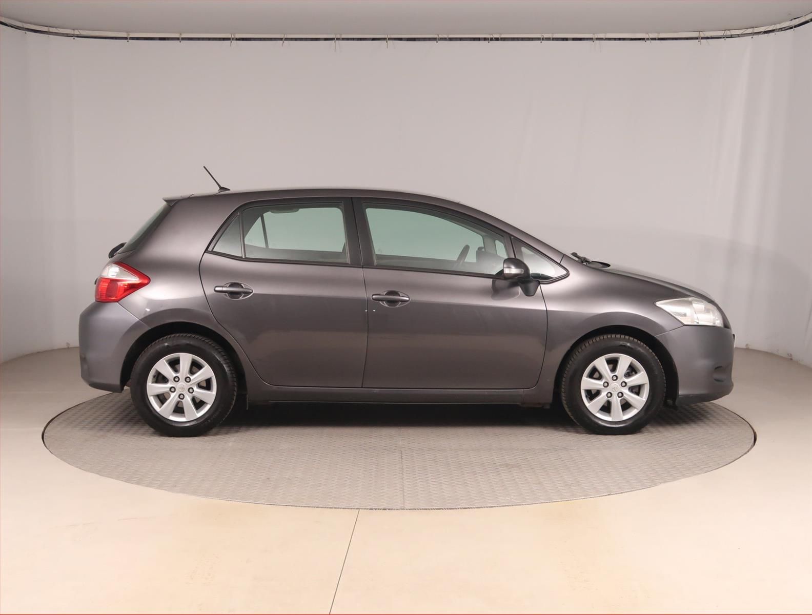 Toyota Auris, 1.3 Dual VVT-i, Serv.kniha - fotka 6
