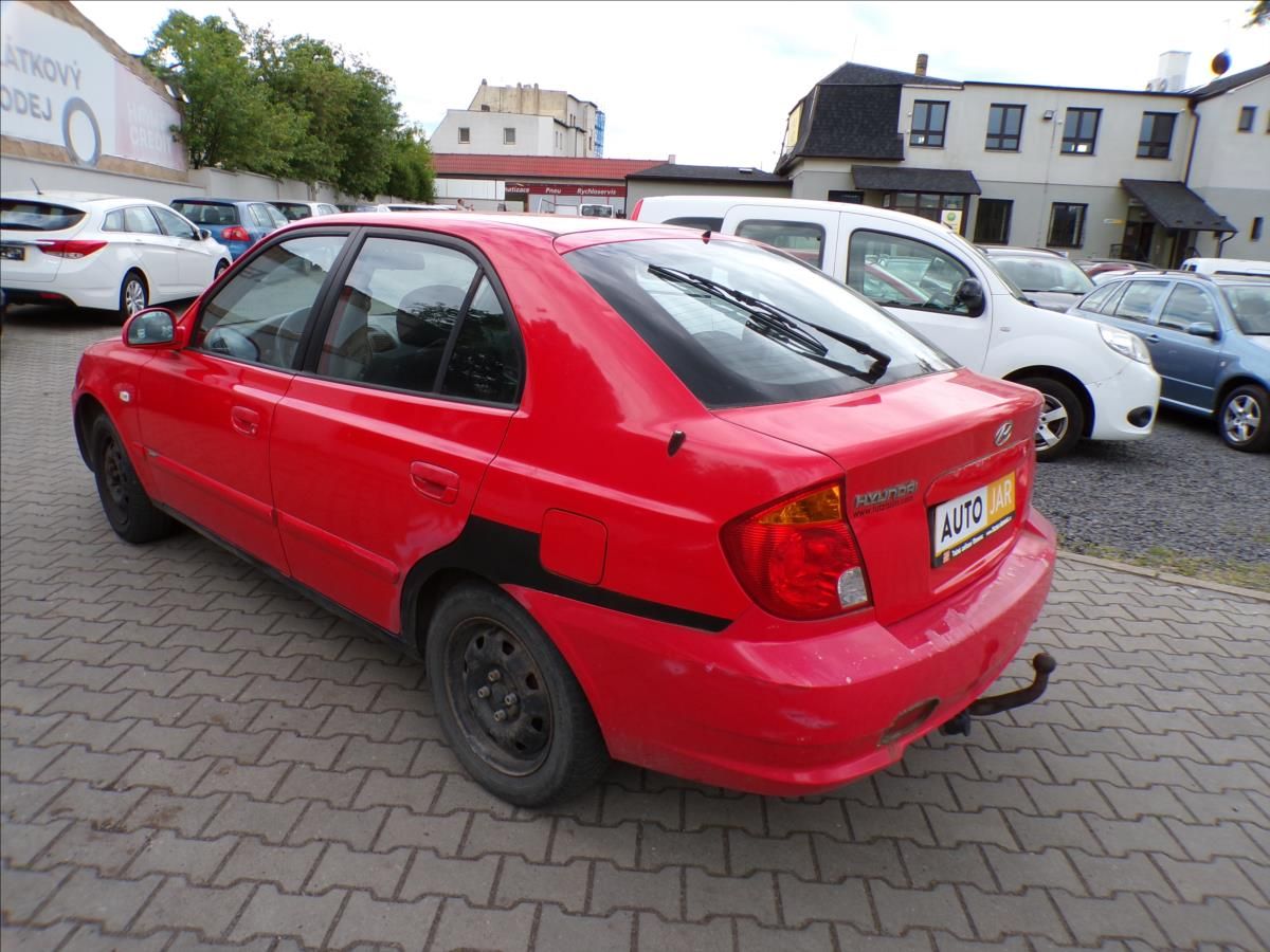 Hyundai Accent, 1,3 i  TAŽNÉ ZAŘÍZENÍ - fotka 4