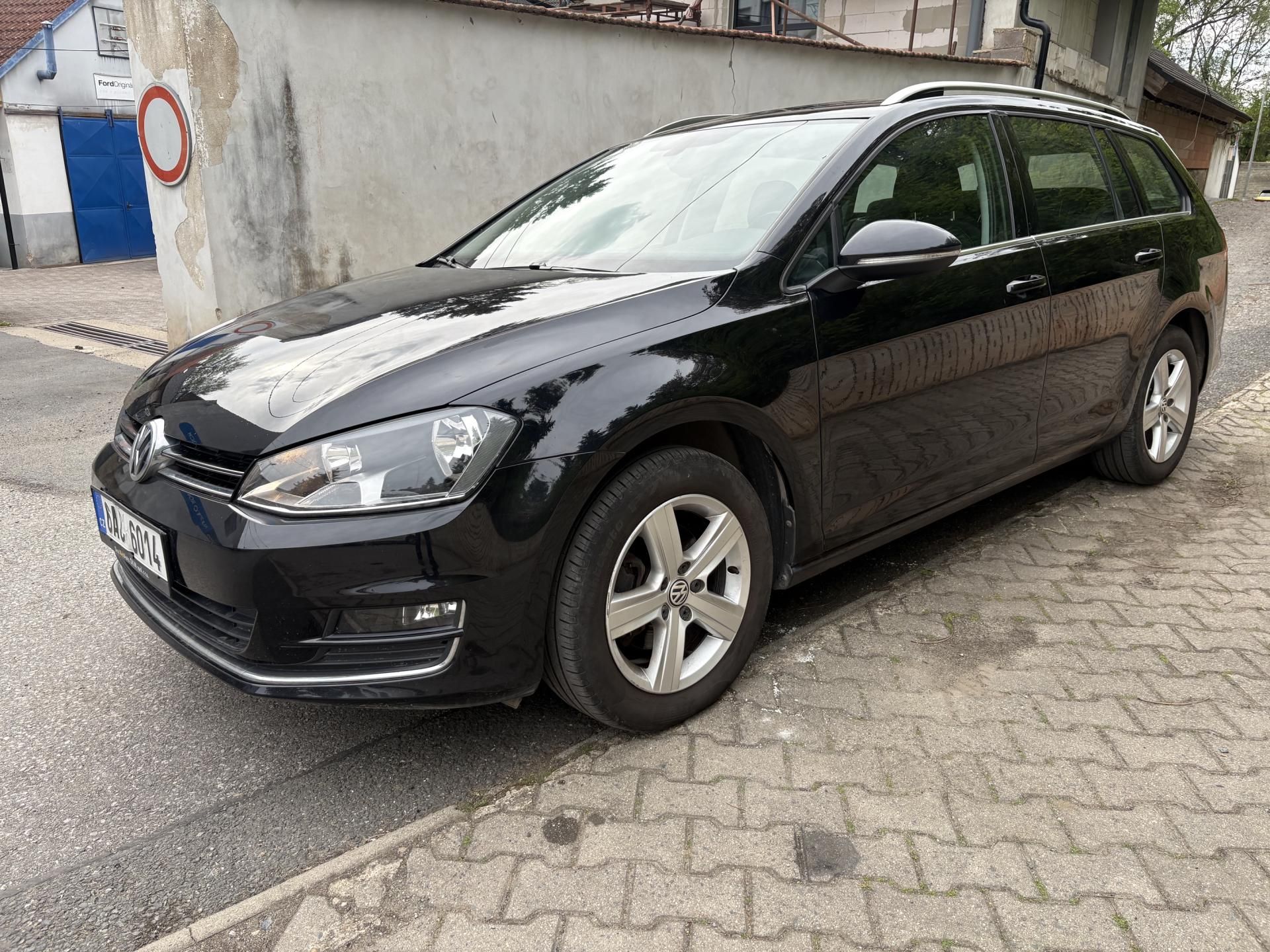 Volkswagen Golf, kombi 2,0TDI Bluemotion - fotka 4
