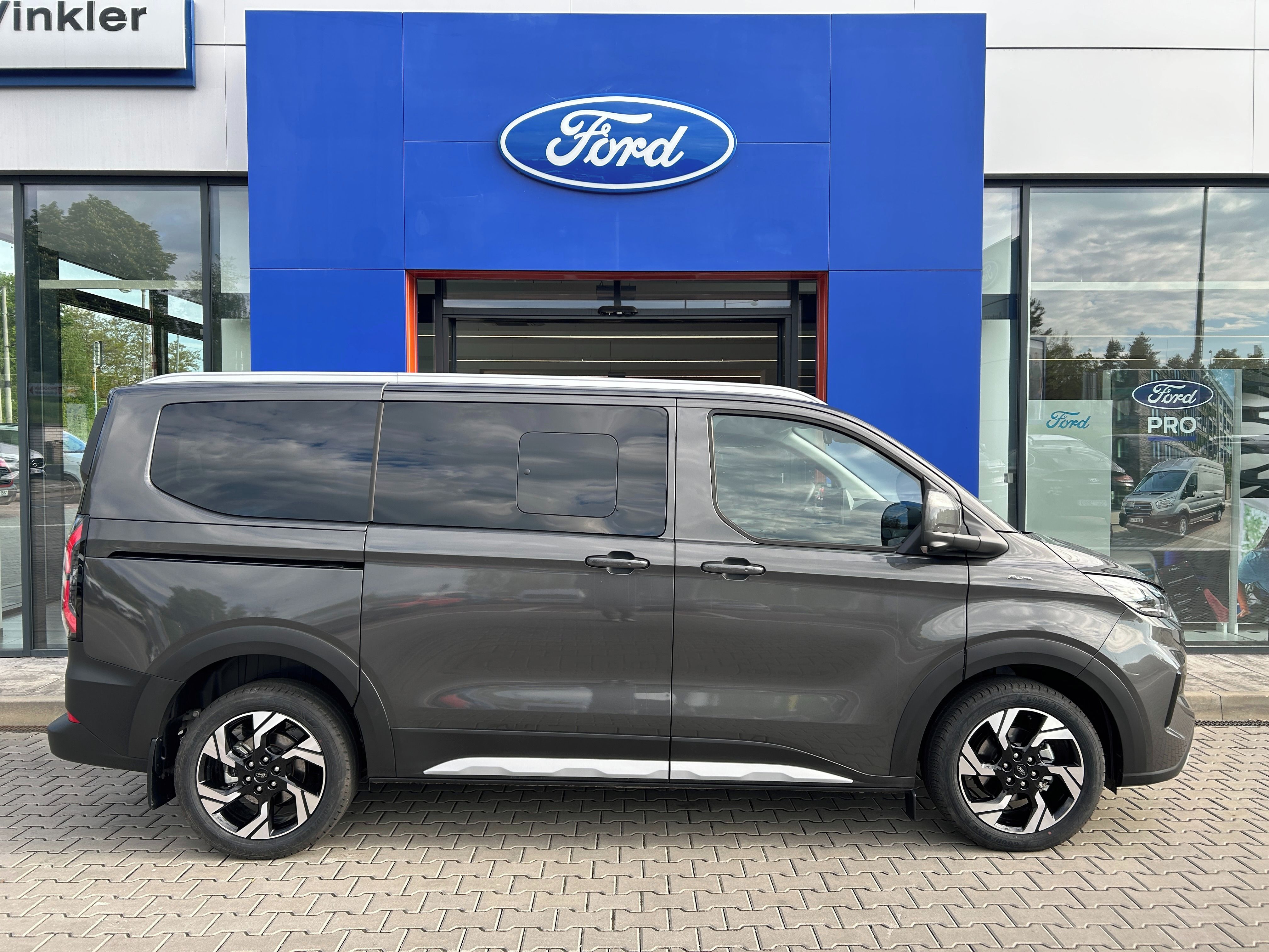 Ford Tourneo Custom, ACTIVE L1 2.0 EcoBlue 125kW - fotka 4