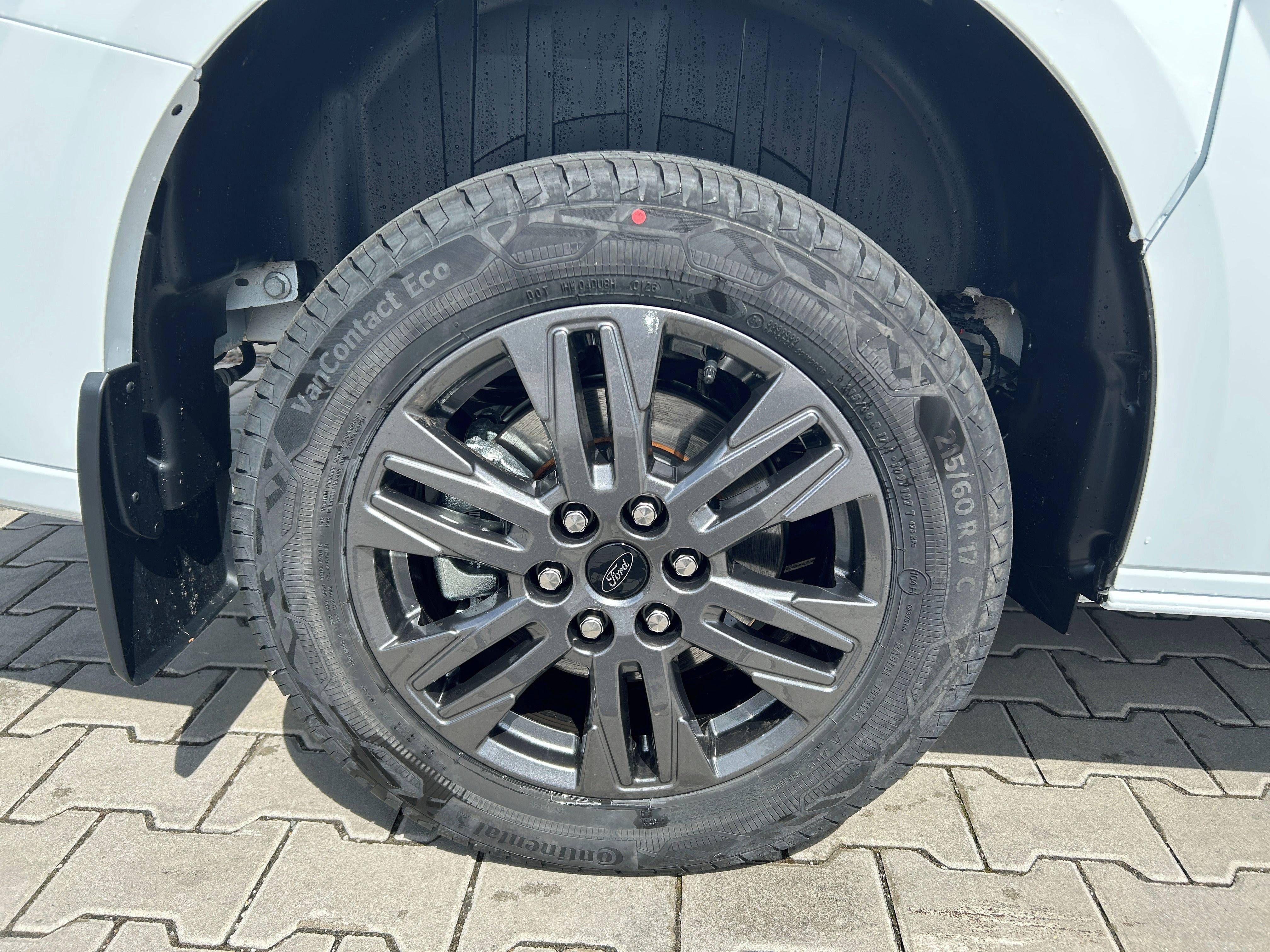 Ford Tourneo Custom, Titanium L1 2.0 EcoBlue 110kW - fotka 4