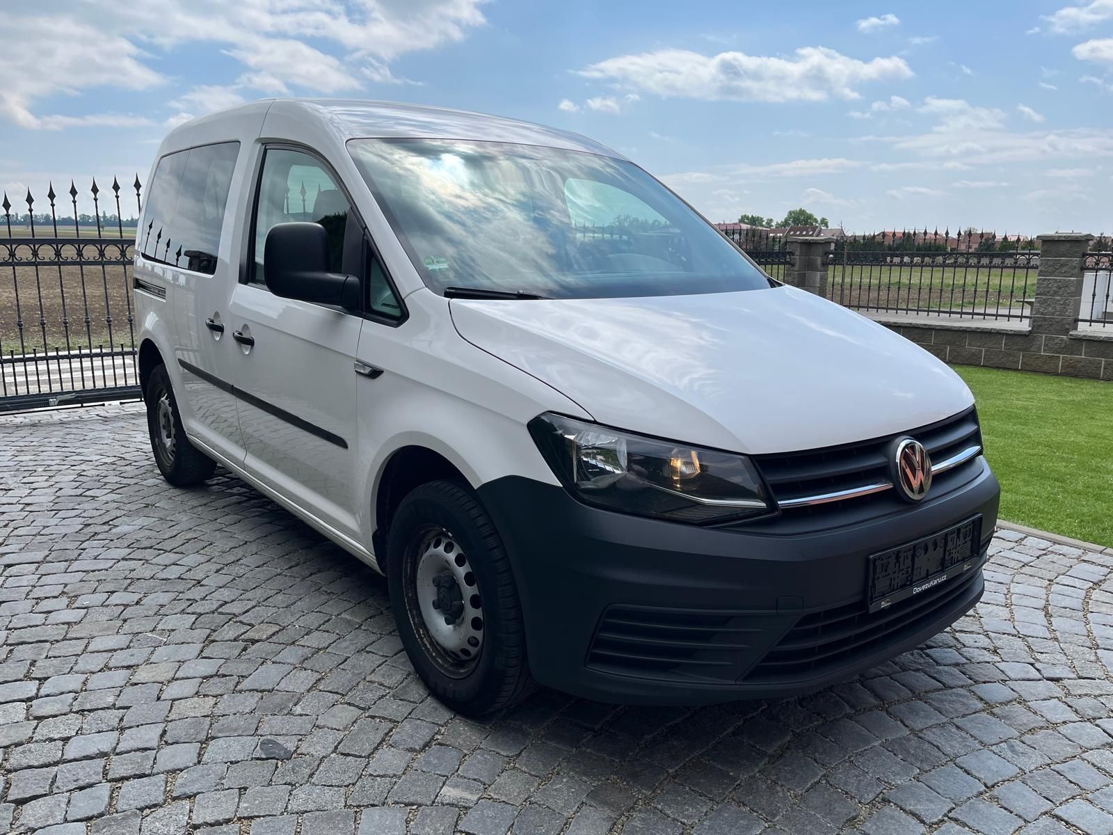 Volkswagen Caddy, 2.0 TDi 5 míst - fotka 2