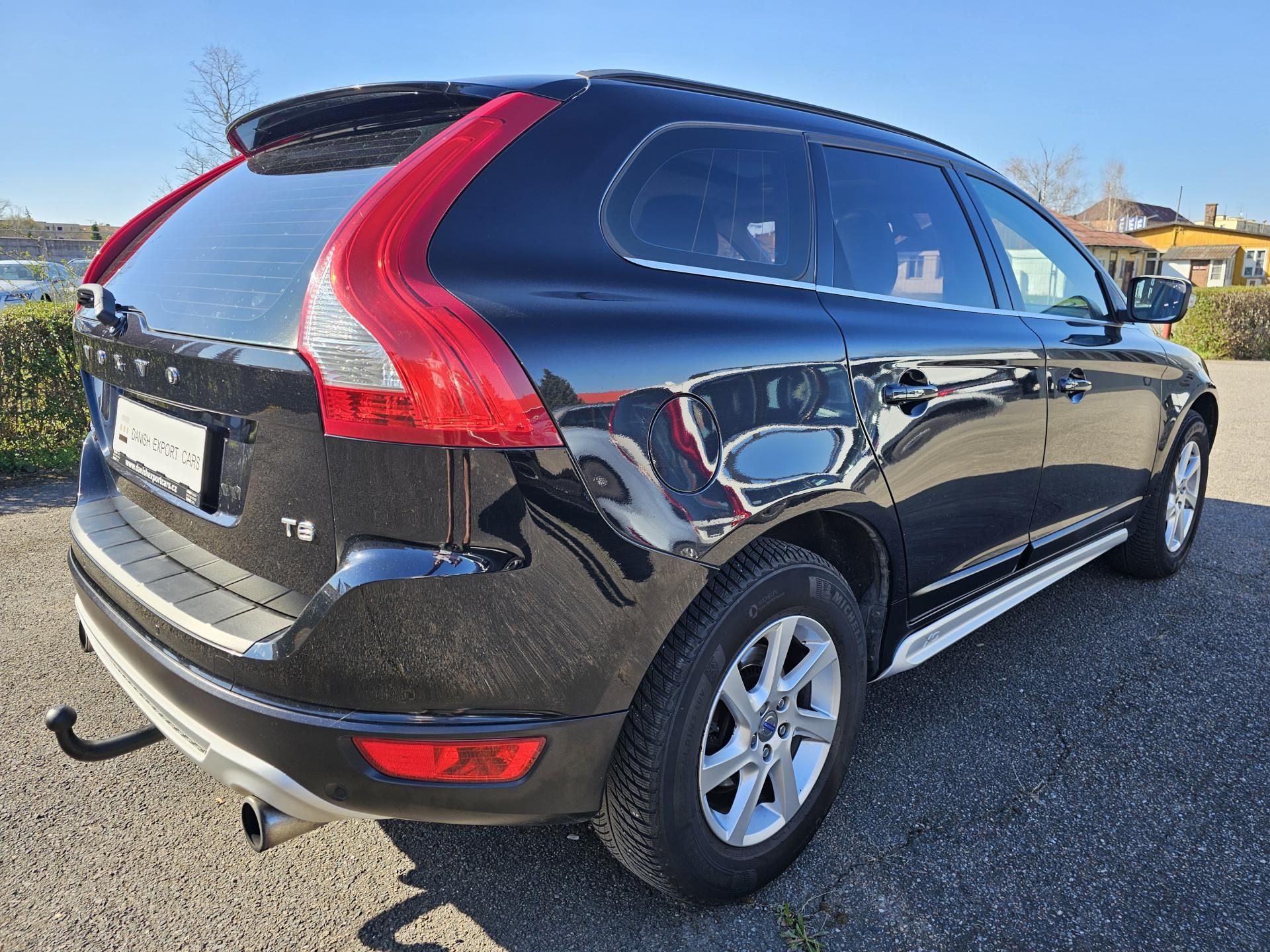 Volvo XC60, T6 224kW 4x4 R-DESIGN,NAVI - fotka 5