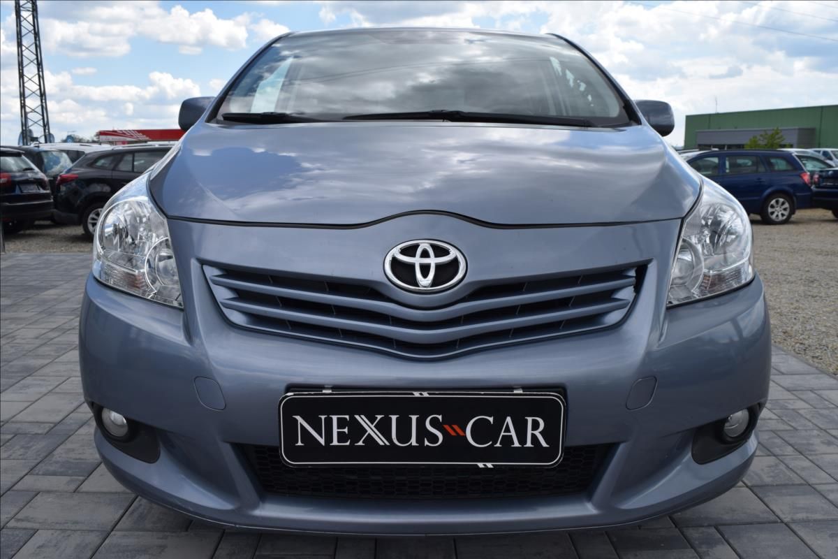 Toyota Verso, 1,6 i 97KW NÍZKÉ KM 2XKOLA - fotka 2