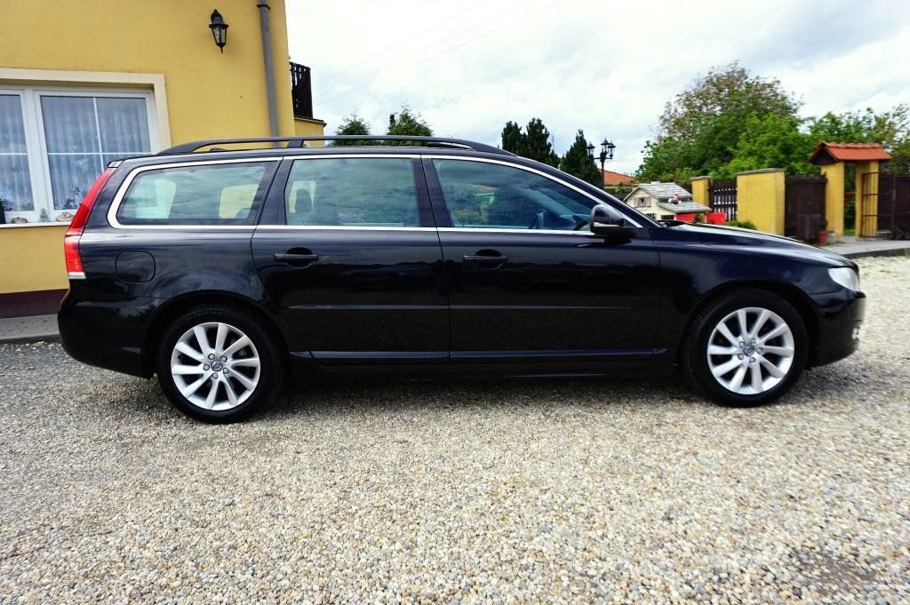 Volvo V70, MOMENTUM 2,0 D4 133 kW - fotka 4