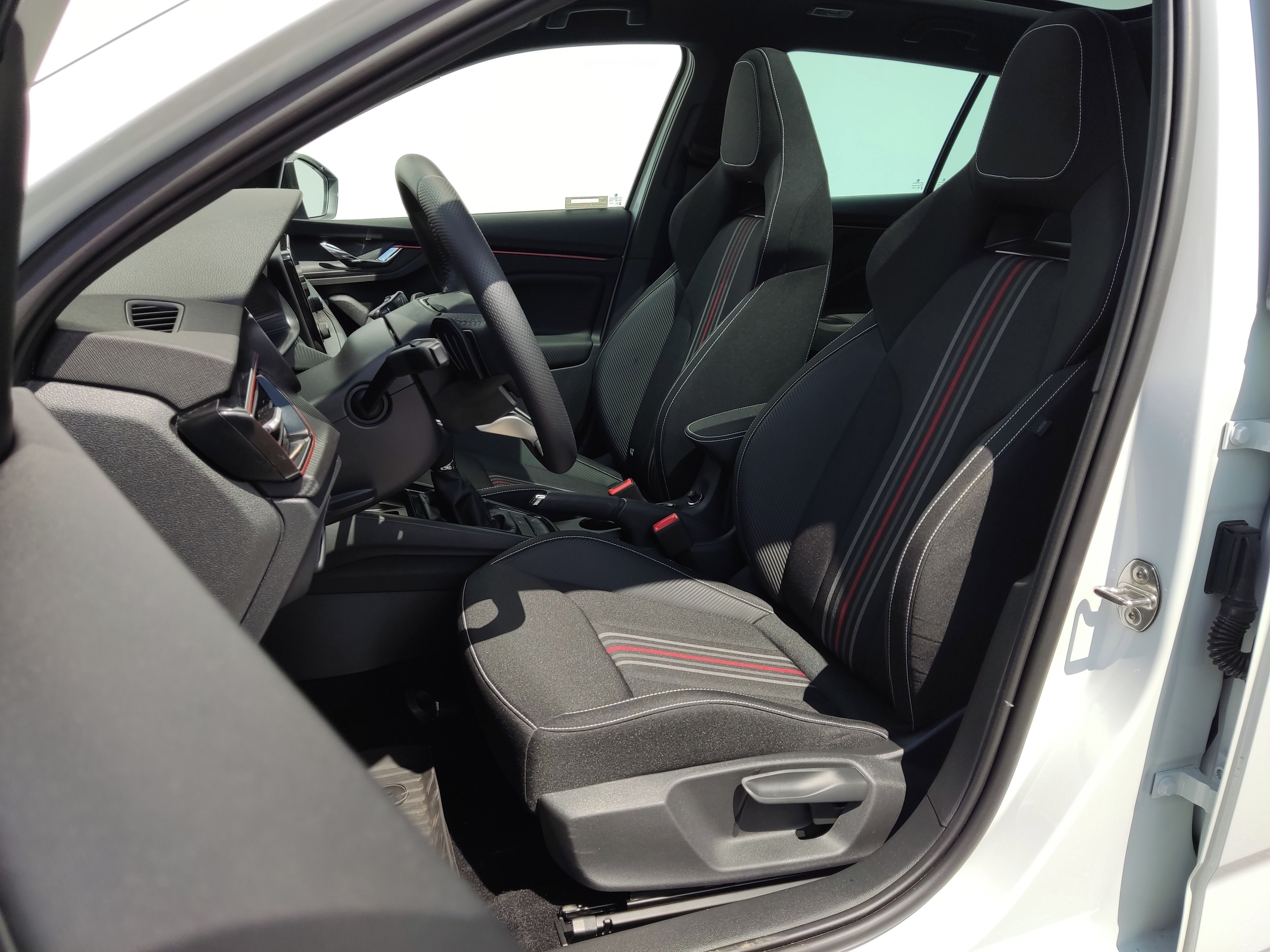 Škoda Scala, 1.0 TSI 85 kW DSG Monte Carlo - fotka 6