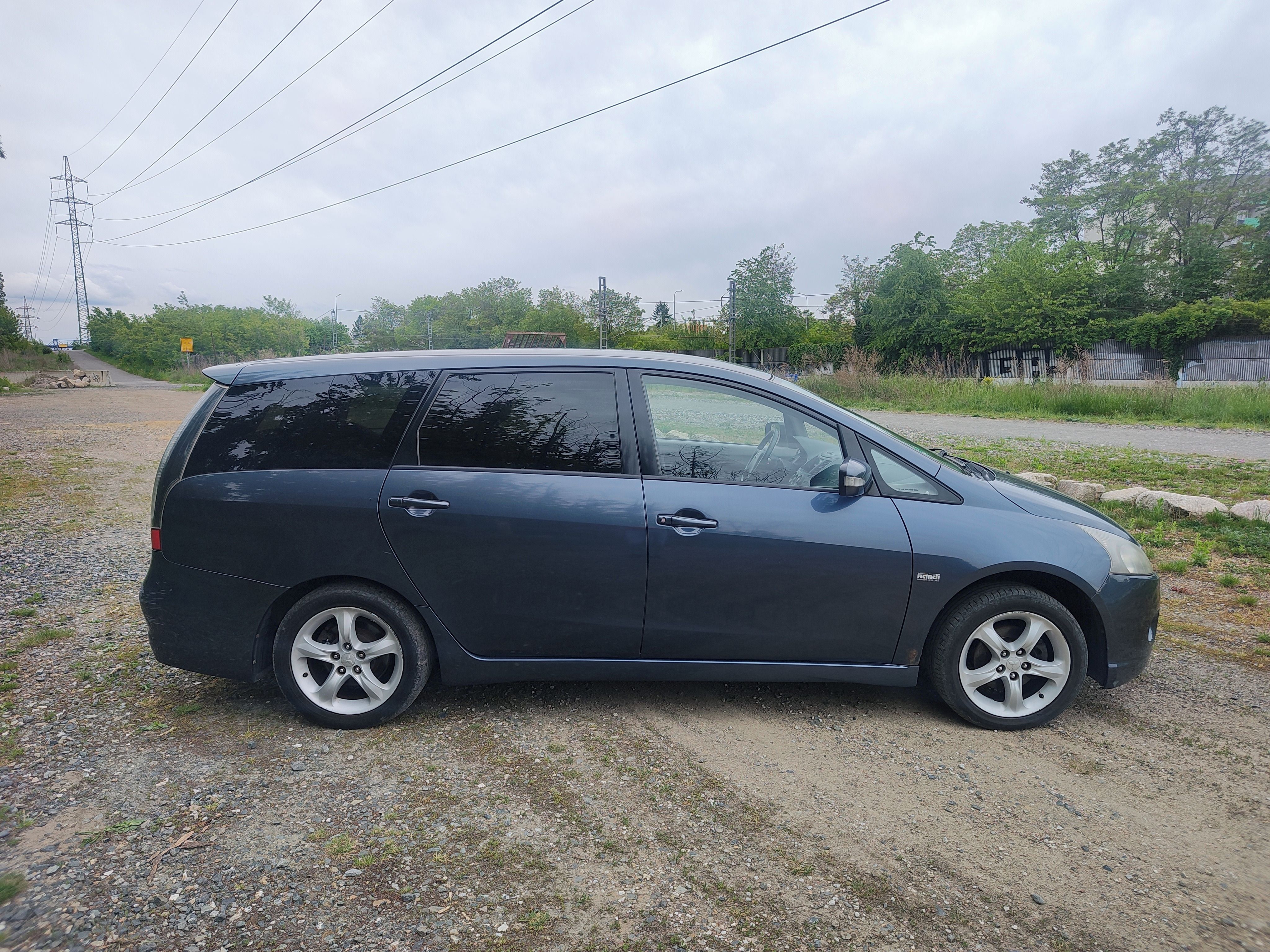 Mitsubishi Grandis, 2.0 DI-D 6 Míst, tažné - fotka 4