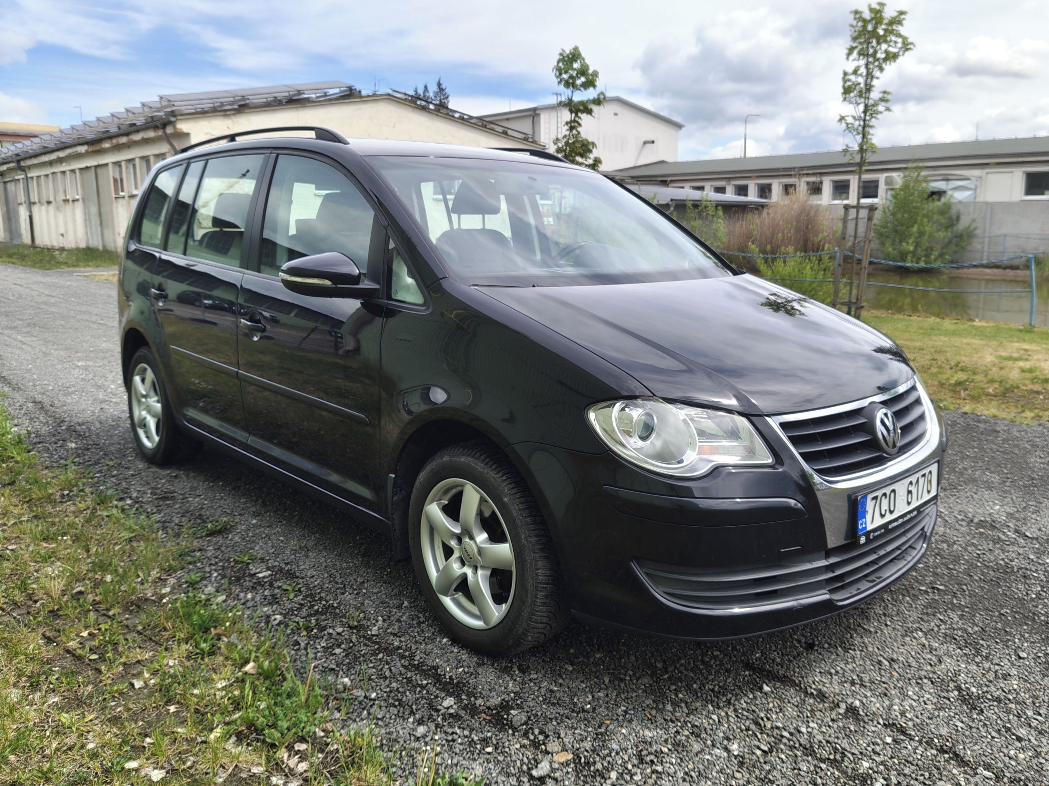 Volkswagen Touran, 2,0TDi 103kw,nekuřák - fotka 3