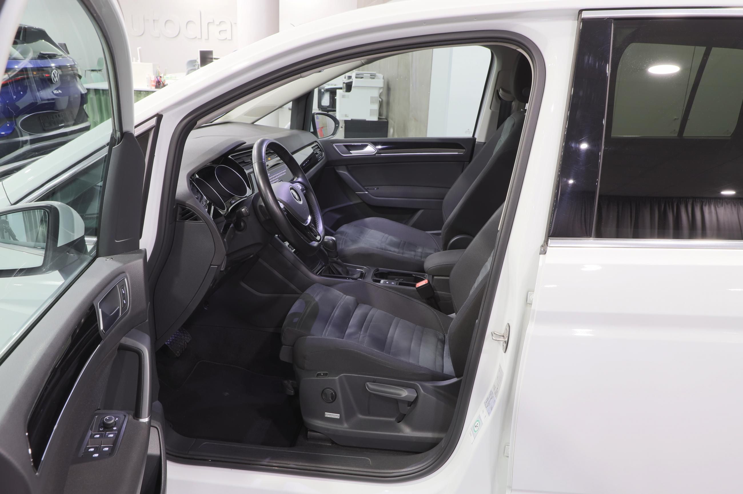 Volkswagen Touran, 2.0 TDI 110kW DSG - fotka 5
