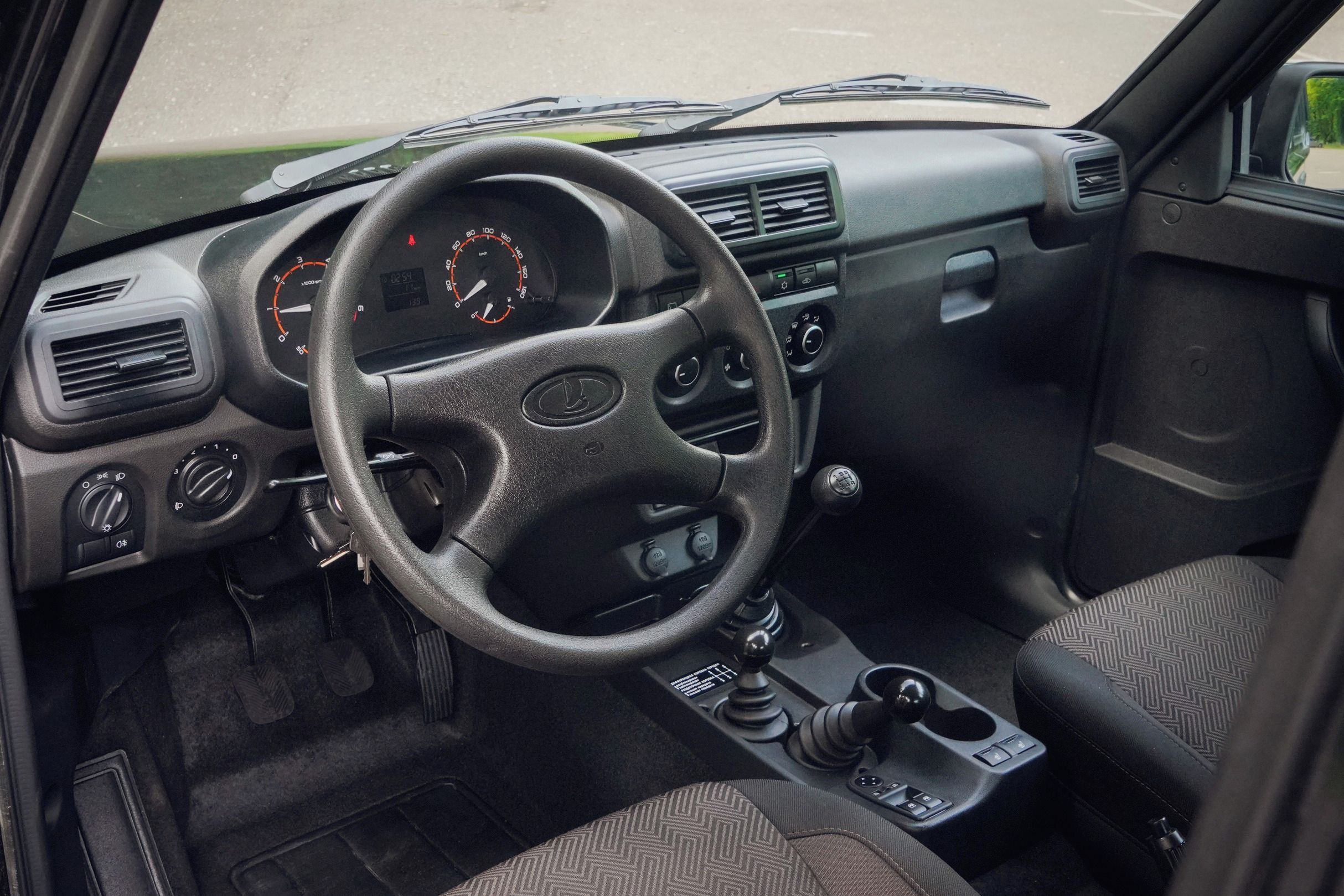Lada Niva, Legend 4x4 - URBAN,plná záruka - fotka 6