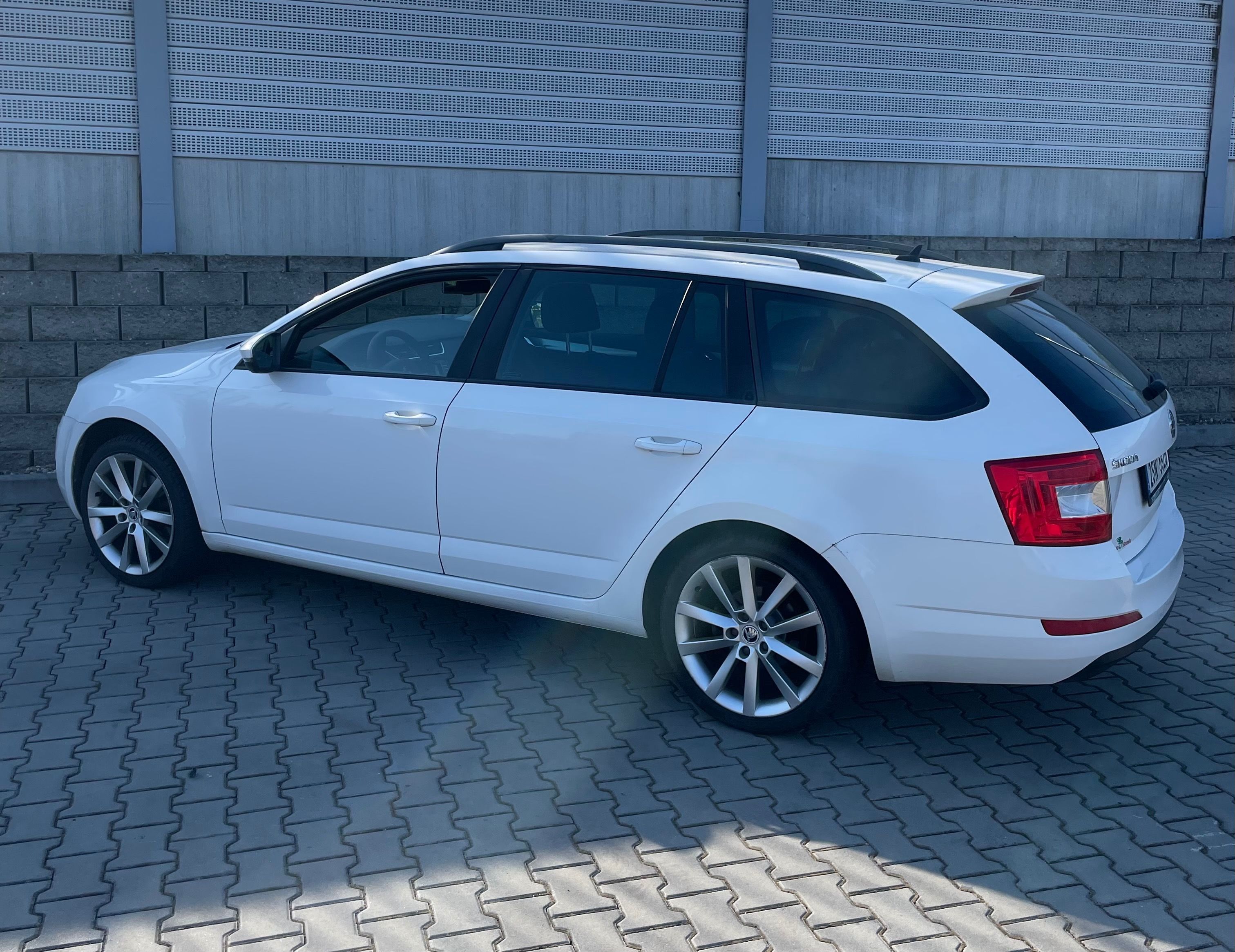 Škoda Octavia, 1,8i, CZ, 1maj. plná serv.hist - fotka 3