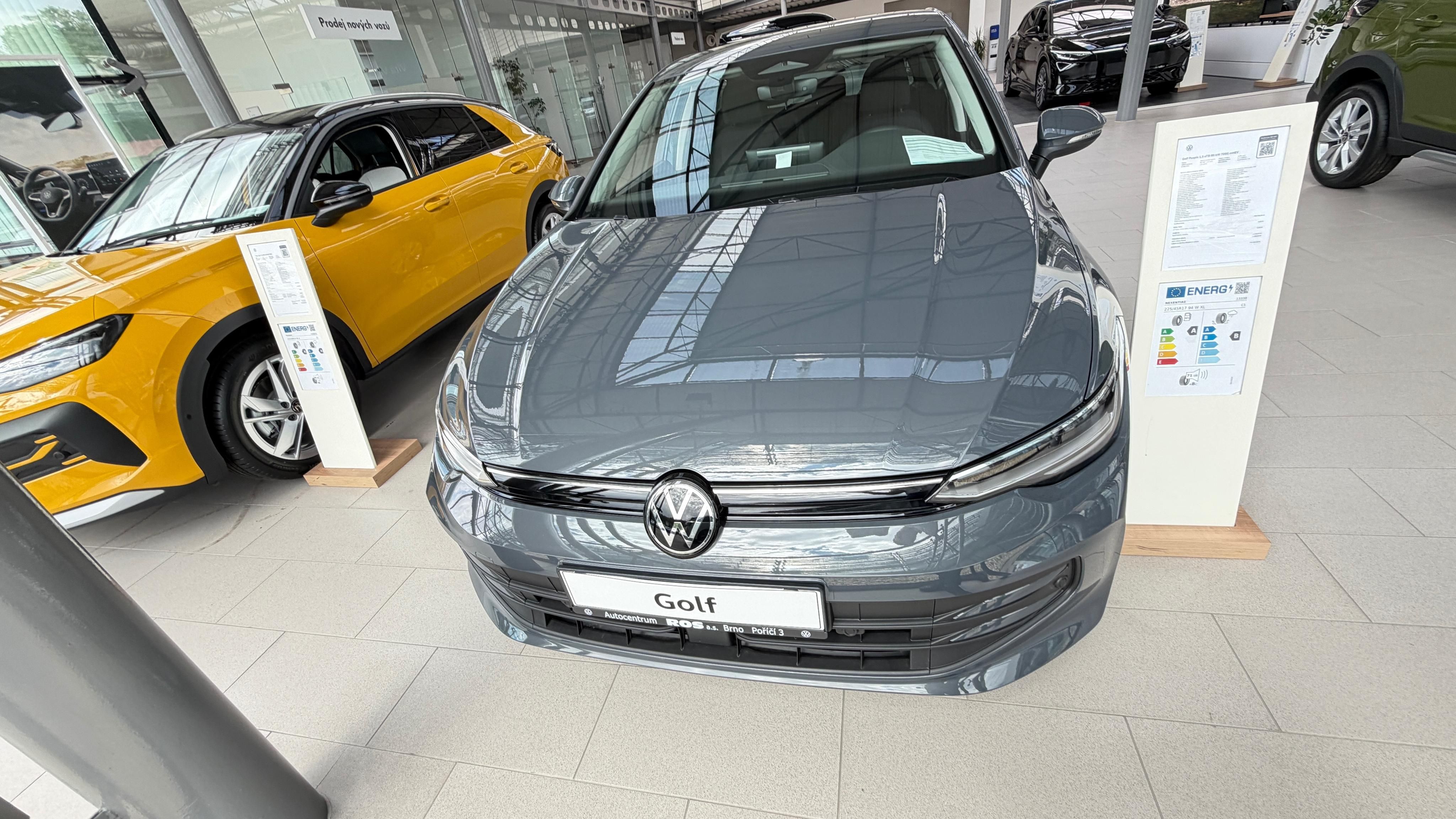 Volkswagen Golf, People 1.5 eTSI 7DSG - fotka 2