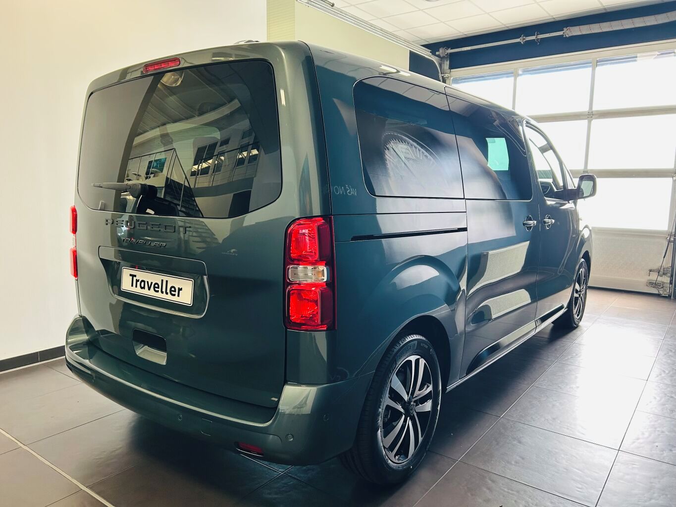 Peugeot Traveller, Allure L2 2.2 BlueHDi 180 S&S - fotka 6
