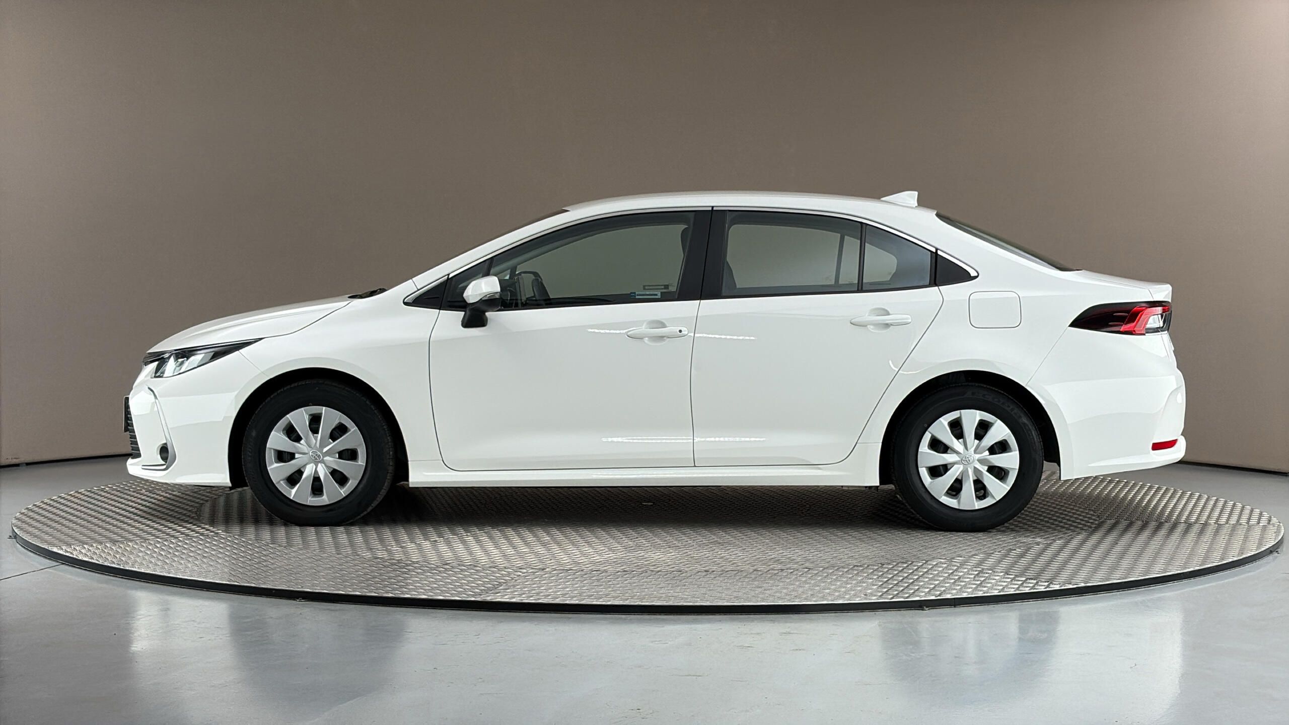 Toyota Corolla, 1.8 Hybrid AUT Active Sedan - fotka 4
