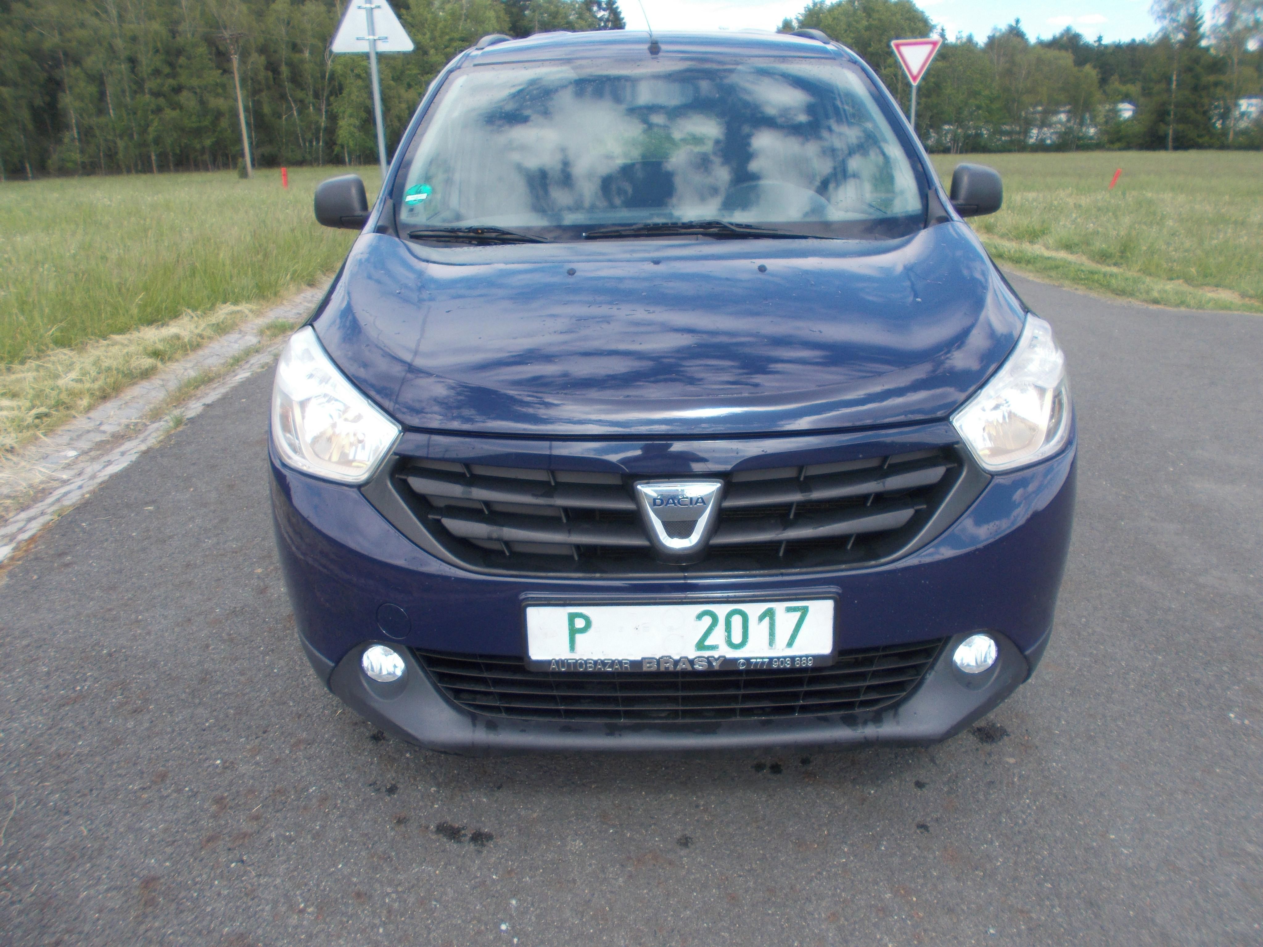 Dacia Lodgy, 1,6 7 míst 136 000KM nová STK - fotka 4