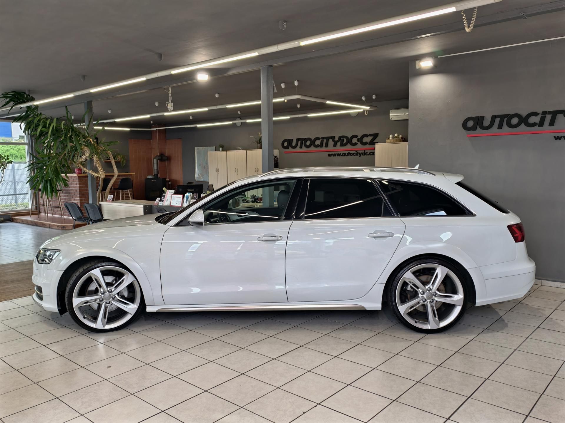 Audi A6 allroad, 3.0 TDi 160kW QUATTRO, MATRIX - fotka 4