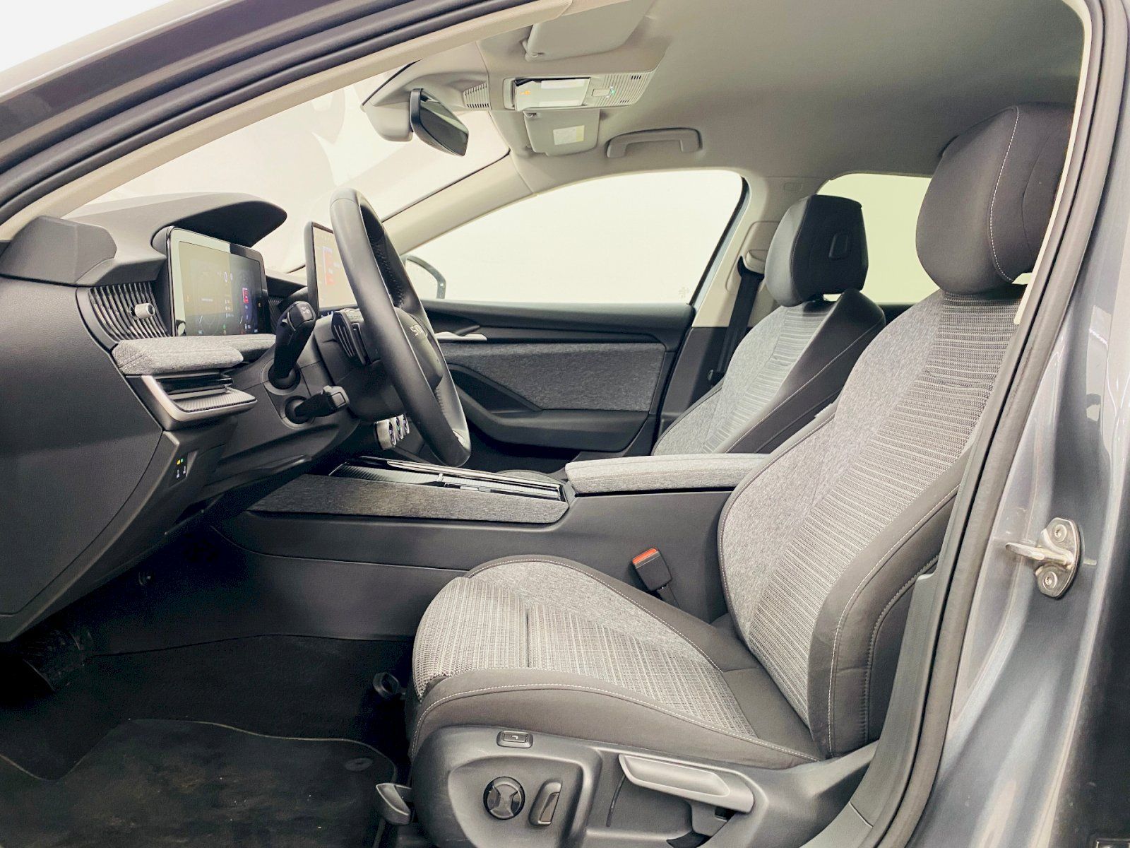 Škoda Superb, 1.5 TSI m-HEV 110kW DSG Select - fotka 5