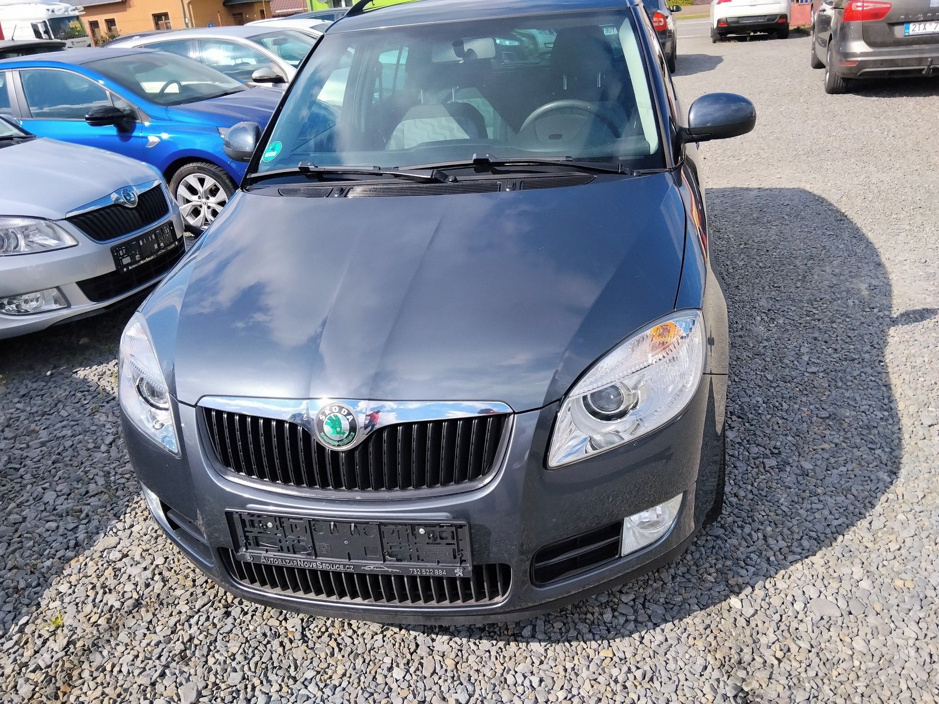 Škoda Fabia, 1.4 16v Výhřev. sed., Tempomat - fotka 3