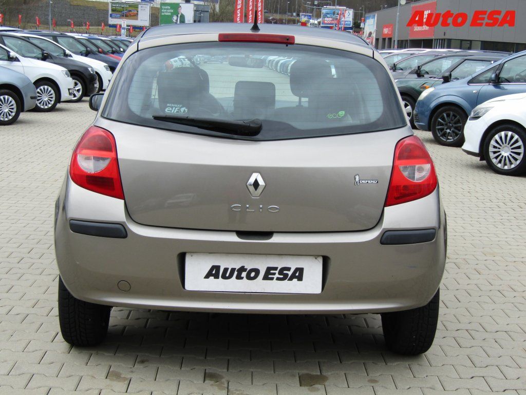 Renault Clio, 1.2i,1.maj,ČR,AC,temp - fotka 5