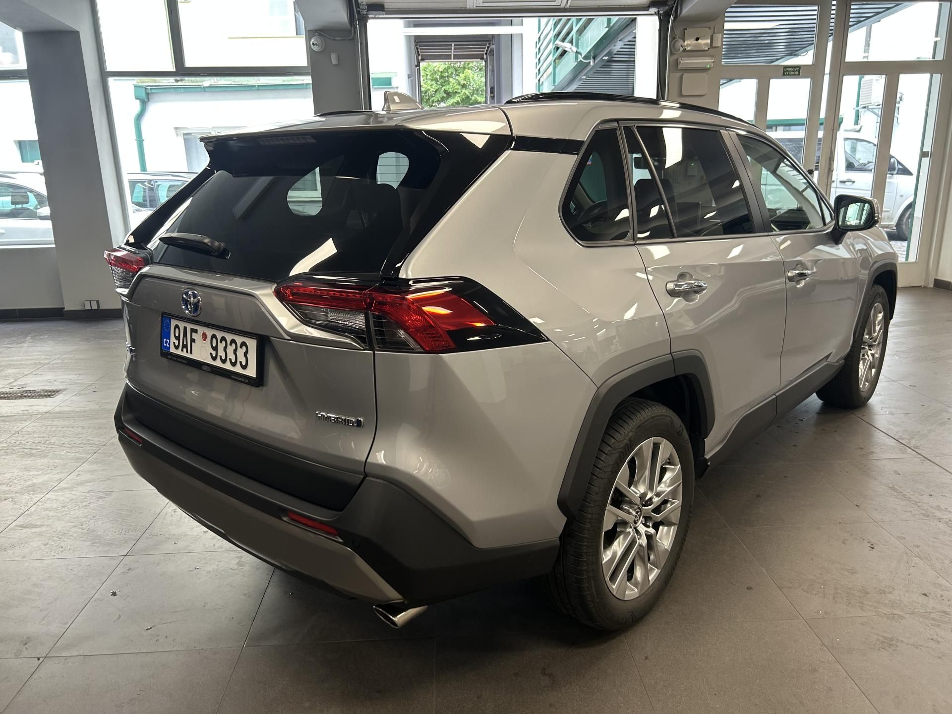 Toyota Rav4, 2.5 Hybrid Skyview 4WD Executi - fotka 4