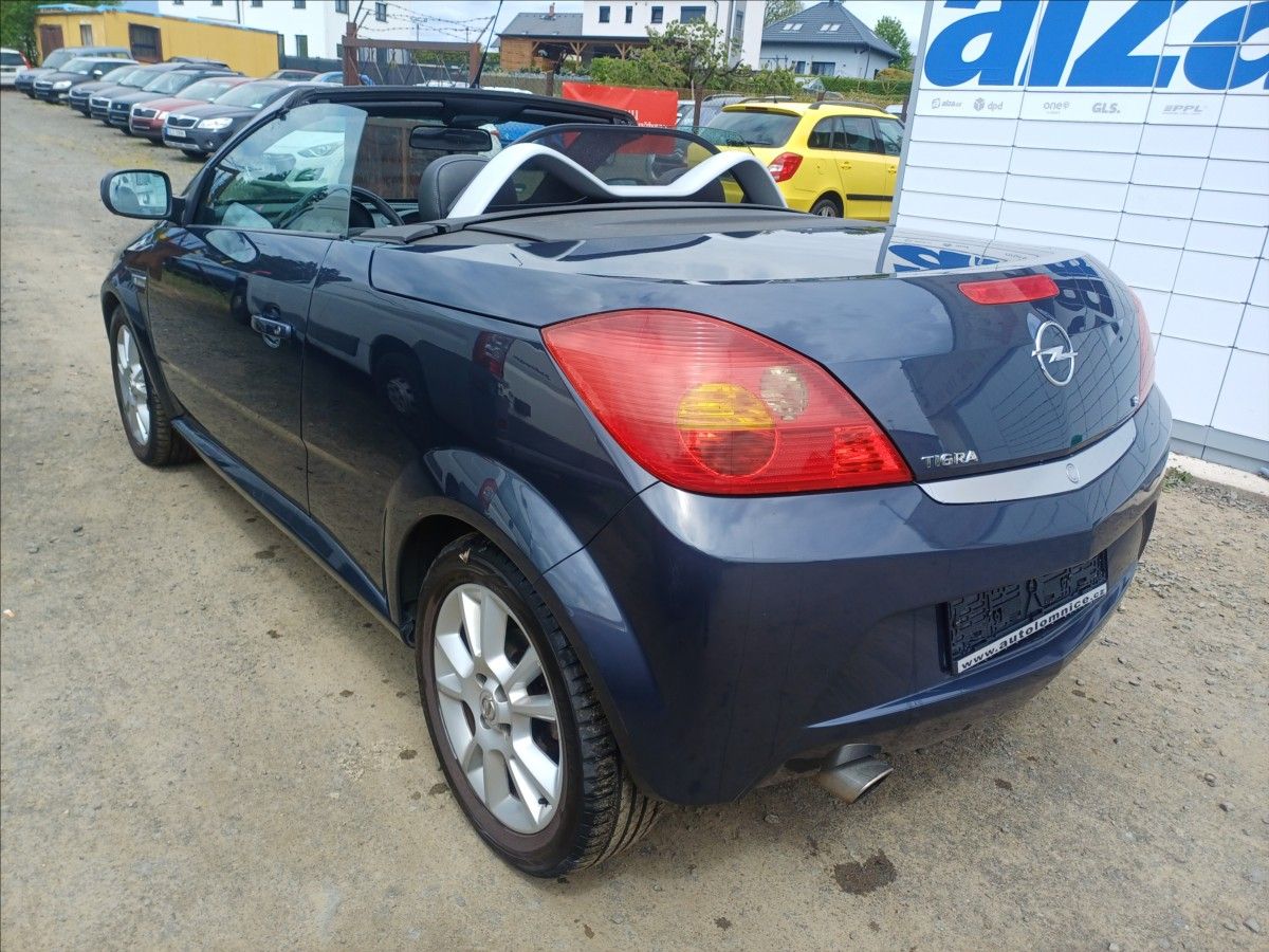 Opel Tigra, 1,8 92 kW Roadster - fotka 6