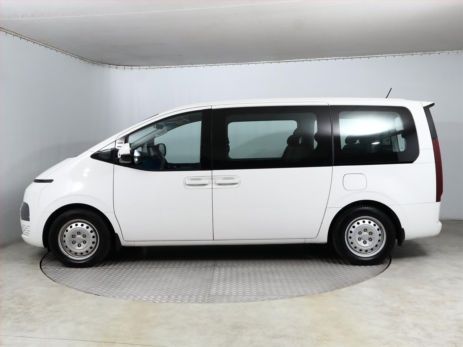 Hyundai Staria, 2.2 CRDi, Klima, ČR, 1Maj, DPH - fotka 3